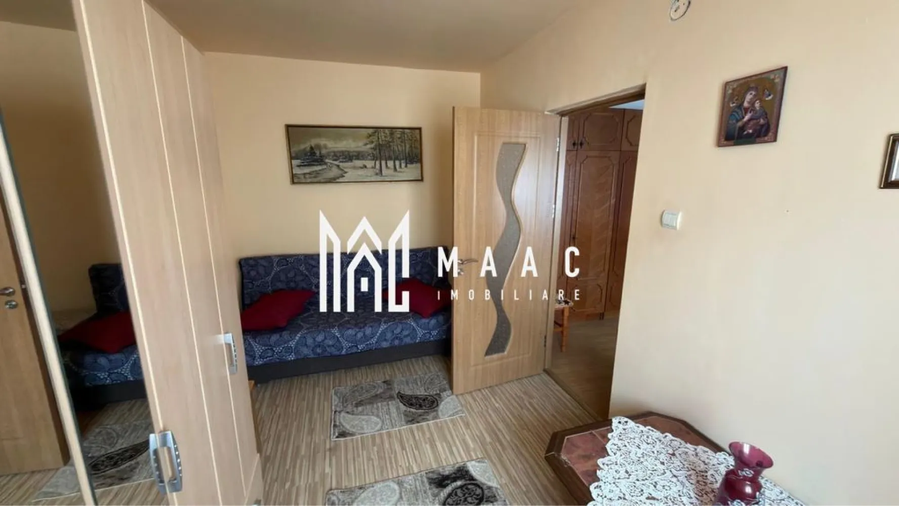 Apartament 2 camere | Etaj 3 | Balcon | Hipodrom 3 - MAAC Imobiliare vă propune spre închiriere un apartament cu 2 camere, semidecomandat, situat în zona Cireșica din Sibiu.

Detalii apartament
2 camere
Compartimentare: semidecomandat
Balcon
Spațiu bine organizat
Dotări
Mobilat și utilat
Cablu TV și internet (fără televizor)
Apartament pregătit pentru mutare
Condiții închiriere
Nu se acceptă animale de companie
Nu se acceptă cetățeni străini
Garanție: echivalentul unei luni de chirie
Avantaje locație
Zonă liniștită – Cireșica
Acces rapid către magazine și transport public
Aproape de puncte de interes din oraș

Pentru mai multe informații sau pentru a programa o vizionare specificati ID: CP2995474