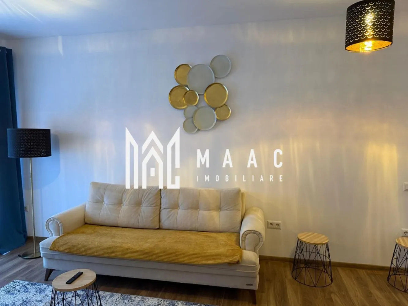 Apartament 2 Camere I Decomandat I Etaj 1 I Stefan cel Mare - MAAC Imobiliare vă propune spre închiriere un apartament cu 2 camere, compartimentat eficient, ideal pentru locuire confortabilă pe termen lung. Proprietatea dispune de un living spațios, perfect pentru relaxare și socializare, o bucătărie complet mobilată și utilată, un dormitor confortabil, baie, hol, balcon și loc de parcare inclus.

Apartamentul este amenajat astfel încât să ofere funcționalitate și confort, fiind potrivit pentru persoane sau cupluri care își doresc un spațiu bine organizat, într-un ambient plăcut.

Condiții de închiriere:
-garanție în cuantumul a doua chirii lunare
-perioadă minimă de închiriere: 12 luni

Disponibil din 2 iunie.

Pentru mai multe detalii, vă rugăm să menționați telefonic numărul CP2981026.