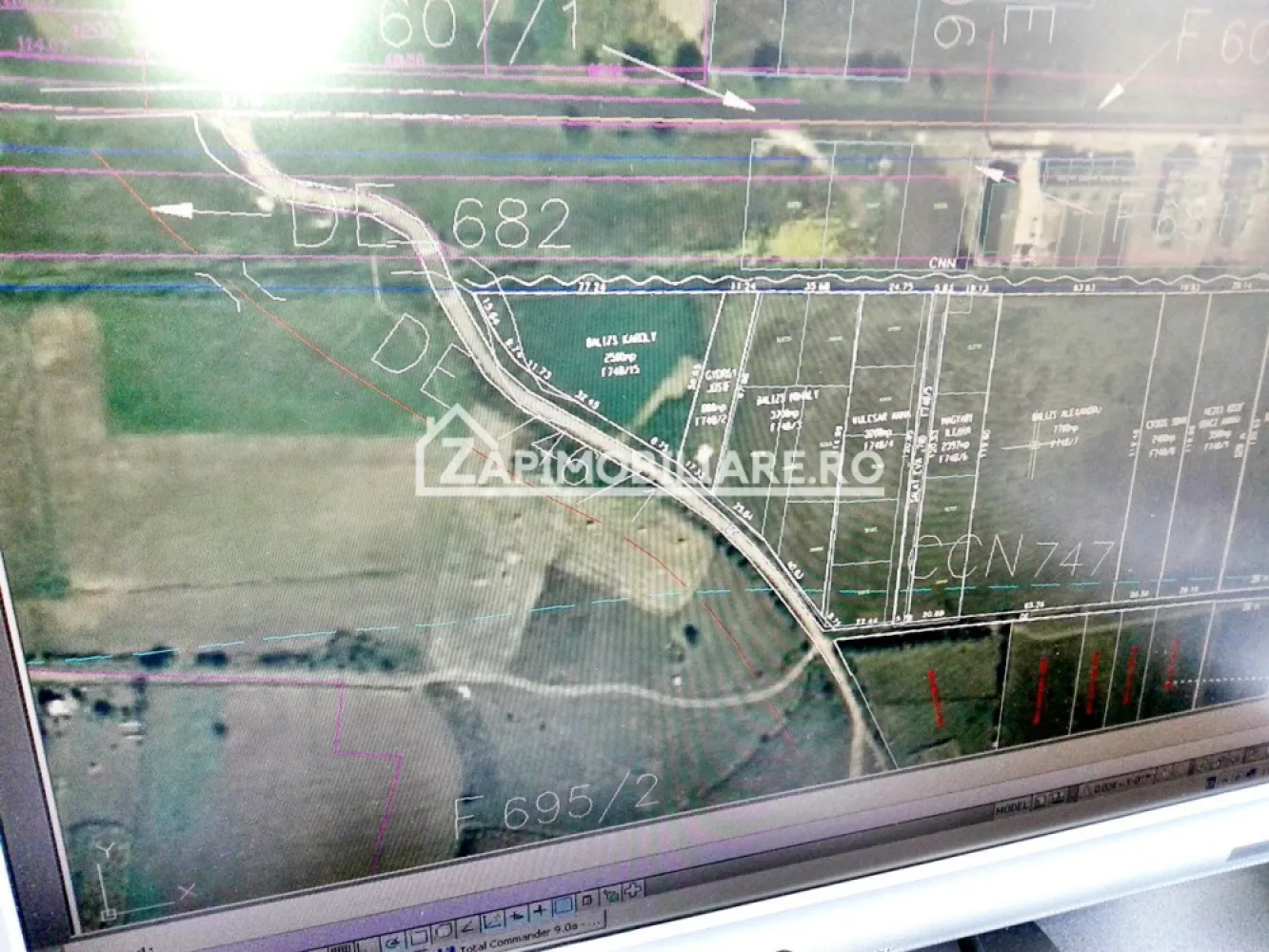 Teren 780mp, PUG aprobat, Livezeni,drum asfaltat - De vânzare 780 mp. de teren la ieșire din Livezeni pe dreapta 100 m de duplexurile noi construite,4 km de Lidl ,Puz aprobat, utilități aproape.zonă foarte frumoasă și bună pentru construcții case, preț. 79.000 euro . Dacă vă place această ofertă - sau pentru alte informații sunați la numărul de contact din anunț! 0774048706 Bogdan
Drum asfaltat până în fața terenului 
Certificat de urbanism pentru duplex 
Compania Zap Imobiliare vă pune la dispoziție toate informațiile, actele și documentele necesare alături de asistență și consiliere permanentă până la finalizarea achiziției imobiliare. Ne dorim să îți oferim cea mai plăcută experiență.