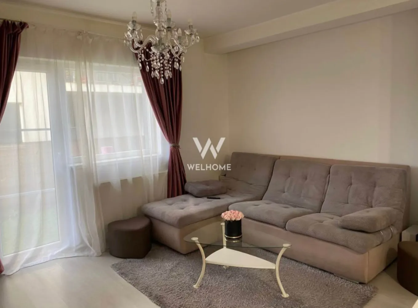 Apartament cu 3 camere si grădină 74 mp zona Triajului Selimbar - 0% Comision.
Preț direct proprietar!!!
Apartament modern cu 3 camere, situat la parterul unui bloc cu doar 9 apartamente, într-o zonă liniștită și foarte căutată din Șelimbăr zona Triajului, Selimbar.

Locuința are o suprafață utila de aproximativ 60mp si beneficiază de curte proprie de 74 mp, ideală pentru relaxare sau spațiu de joacă pentru copii. Apartamentul este mobilat și utilat, gata pentru a fi locuit fără investiții suplimentare.

 Caracteristici:
 Suprafață construită: 73 mp
 Suprafață utilă: 58,8 mp
 Compartimentare excelentă:
 2 dormitoare
 Living cu bucătărie open-space
 2 băi
 Parcare privată chiar în fața portii
 Construcție 2019
 Bloc cu 9 apartamente 

 Dotări:
 Mobilat & utilat complet
 Finisaje moderne
 Curte proprie generoasă

 Preț: 145900 euro usor negociabil.

Achiziția poate fi realizată si cu credit ipotecar.
Tel: 0745 99 55 37 Mihai.