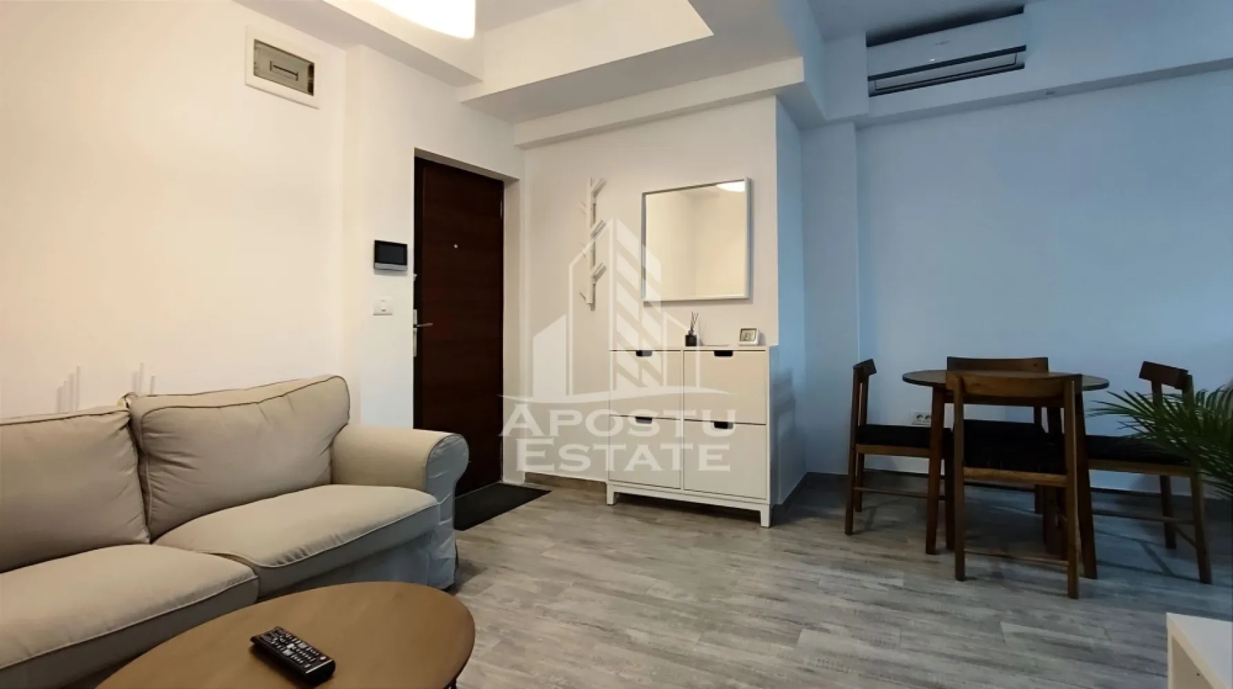 Apartament elegant cu 2 camere, zona Alfa - APOSTU ESTATE va propune spre inchiriere un apartament modern cu 2 camere semidecomandat, construit in 2023 si finalizat in 2024, disponibil la inchiriere imediat, zona Alfa

Cladirea dispune de ascensor, un lobby de intrare elegant si supraveghere video 24h din 24h.

Bucurati-va de eleganta si confort in acest apartament elegant cu un design contemporan.
Apartamentul este compus din 2 camere luminoase, concepute cu atentie la detalii pentru a oferi un mediu de trai luxos si relaxant, un living cu bucatarie open-space si baie dotata cu dus.

Mobilierul este realizat la comanda, fabricat din materiale de inalta calitate.
Bucatarie complet utilata cu electrocasnice de ultima generatie.

Confortul termic se realizeaza prin intermediul centralei proprii pe gaz, sistem de incalzire in pardoseala
Situat la etajul 2 din 3, acest apartament ofera o vedere panoramica.

Cu o suprafata utila de 60mp este compartimentat astfel:
- hol de acces si living elegant , amenajat cu loc pentru luat masa
- bucataria open space cu acces spre balcon
- Dormitor cu birou si pat de o persoana 
- Dormitor matrimonial cu dressing
- hol de trecere cu spatiu pentru depozitare si masina de spalat 
- baie eleganta cu dus

Amplasarea excelenta intr-o zona foarte buna ,cu acces facil la mijloacele de transport in comun .
Vecinatati:
- restaurante
- parcuri
- scoli, gradinite
- Supermarketuri , Penny, ACA

Apartamentul se inchiriaza pe termen lung, mobilat si utilat conform pozelor !
Beneficiati si de un loc de parcare in incinta complexului.

Garantia este echivalenta cu doua luni de chirie!

Pentru mai multe informatii sau pentru a programa o vizionare, va rugam sa ne contactati.
Va asteptam cu drag la o vizionare!

Oferta ID CP2186671