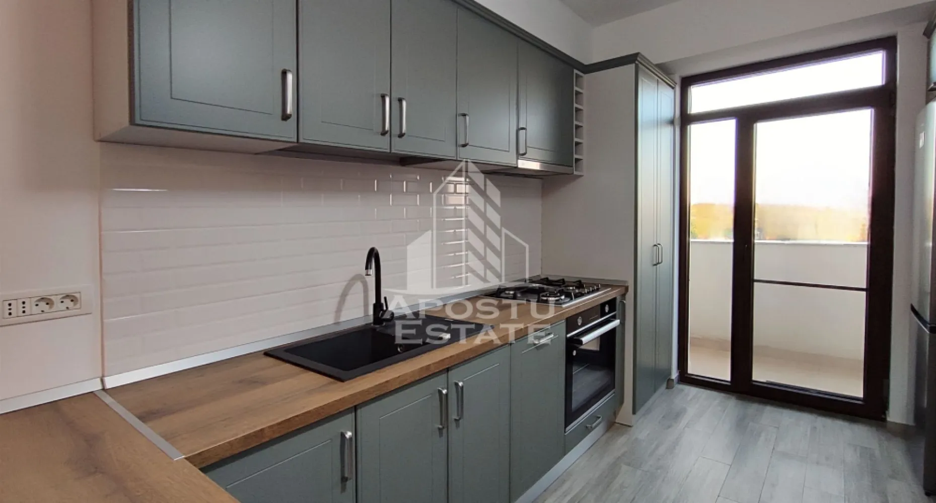 Apartament elegant cu 2 camere, zona Alfa - APOSTU ESTATE va propune spre inchiriere un apartament modern cu 2 camere semidecomandat, construit in 2023 si finalizat in 2024, disponibil la inchiriere imediat, zona Alfa

Cladirea dispune de ascensor, un lobby de intrare elegant si supraveghere video 24h din 24h.

Bucurati-va de eleganta si confort in acest apartament elegant cu un design contemporan.
Apartamentul este compus din 2 camere luminoase, concepute cu atentie la detalii pentru a oferi un mediu de trai luxos si relaxant, un living cu bucatarie open-space si baie dotata cu dus.

Mobilierul este realizat la comanda, fabricat din materiale de inalta calitate.
Bucatarie complet utilata cu electrocasnice de ultima generatie.

Confortul termic se realizeaza prin intermediul centralei proprii pe gaz, sistem de incalzire in pardoseala
Situat la etajul 2 din 3, acest apartament ofera o vedere panoramica.

Cu o suprafata utila de 60mp este compartimentat astfel:
- hol de acces si living elegant , amenajat cu loc pentru luat masa
- bucataria open space cu acces spre balcon
- Dormitor cu birou si pat de o persoana 
- Dormitor matrimonial cu dressing
- hol de trecere cu spatiu pentru depozitare si masina de spalat 
- baie eleganta cu dus

Amplasarea excelenta intr-o zona foarte buna ,cu acces facil la mijloacele de transport in comun .
Vecinatati:
- restaurante
- parcuri
- scoli, gradinite
- Supermarketuri , Penny, ACA

Apartamentul se inchiriaza pe termen lung, mobilat si utilat conform pozelor !
Beneficiati si de un loc de parcare in incinta complexului.

Garantia este echivalenta cu doua luni de chirie!

Pentru mai multe informatii sau pentru a programa o vizionare, va rugam sa ne contactati.
Va asteptam cu drag la o vizionare!

Oferta ID CP2186671