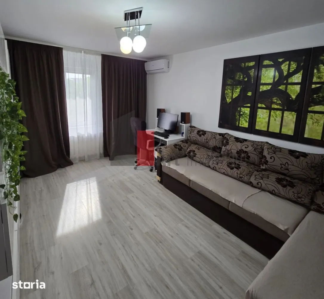 Vindem apartament cu 3 camere, Crângasi - Apartamentul este situat la 2 min de parcul Crângasi, la 5 min de statia de metrou si tramvai 41, Auchan, Lidl, piata Crângasi, Penny la 10 min.Promenada și Lacul Morii, 5 min dist 
.Apartamentul se afla la et 4/4, 3 camere, decomandat, 2 băi(una cu cabina de dus si cealalta cu cada), 2 balcoane.
Bucataria este open space cu holul nu cu livingul.
Se vinde mobilat cu mobila pe comandă si utilat cum se vede in poze.
Nu sunt probleme cu terasa(infiltrații).Peretii sunt placati cu rigips, in plus,cei exteriori si cu polistiren.Instalatii sanitare si electrice schimbate.
Prețul este de 159900 euro (negociabil)