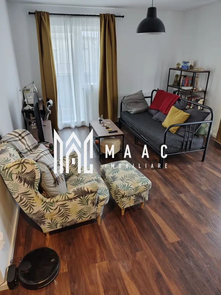 Penthouse 3 camere | Terasa | Parcare | Mobilat | Turnisor - MAAC Imobiliare vă prezintă spre vânzare un penthouse modern cu 3 camere, situat în Turnișor, într-o zonă liniștită, cu aer curat și acces facil către centrul orașului Sibiu.

Caracteristici:
Penthouse cu 3 camere, decomandat.
Situat la etaj retras 4 din 4.
Construcție nouă, anul 2021.
Suprafață utilă de 57,80 mp.
Terasă individuală de 54,50 mp.
Orientare sudică, oferind lumină naturală pe tot parcursul zilei.
Loc de parcare inclus, iar la cerere se poate achizitiona unul extra.
Vedere panoramică asupra Munților Făgăraș și asupra orașului.

Compartimentare:
Living cu bucătărie open space, în suprafață de 28,55 mp, cu zonă de dining și acces direct către terasă.
Dormitor matrimonial de 10,05 mp.
Al doilea dormitor de 8,85 mp, ideal pentru birou sau cameră de copil.
Hol de acces de 5,51 mp.
Baie de 4,74 mp, dotată cu cadă.
Terasă generoasă.

Dotări și finisaje:
Apartamentul se vinde complet mobilat și utilat, pregătit pentru mutare imediată sau închiriere premium, cu excepția televizorului și a obiectelor personale.
Mobilier premium de la IKEA.
Electrocasnice incluse: mașină de spălat vase Ariston, frigider LG, mașină de spălat rufe Samsung.
Centrală termică în condensare, cu distribuitor și radiatoare din oțel.
Ferestre și uși termopan Salamander, cu profil de 7 camere și sticlă Low-E.
Gresie, faianță și obiecte sanitare moderne.
Parchet laminat de 10 mm.
Clasă energetică A.

Construcție și garanții:
Garanție de 10 ani oferită de constructor pentru acoperiș, zidărie, hidroizolații, termoizolații și instalații (electrice, gaz, sanitare și termice).

Amenajare și atmosferă:
Living luminos, cu acces direct către terasa.
Bucătărie complet echipată.
Baie finisată.
Atmosferă aerisită și liniștită.

Pentru mai multe detalii precizati telefonic ca ati vazut anuntul cu ID: CP2985023