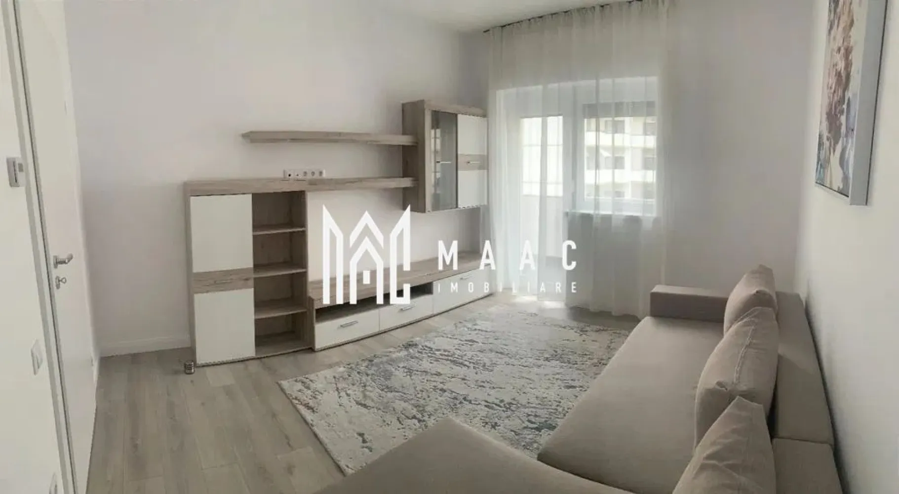 Apartament 2 camere I Etaj 1 I Loc parcare - MAAC Imobiliare vă propune spre vânzare un apartament cu 2 camere decomandate, amplasat la etajul 1 al unui imobil situat în zona Deventer, în apropiere de cartierul Tineretului, o locație apreciată pentru accesibilitate și proximitatea față de puncte de interes.

Locuința este compartimentată practic și funcțional, fiind alcătuită dintr-un living spațios, o bucătărie separată mobilată, un dormitor și o baie, oferind un spațiu confortabil și bine organizat pentru locuire.

Apartamentul se vinde mobilat și utilat, fiind dotat cu mașină de spălat rufe, plită cu inducție și cuptor electric. În plus, beneficiază de balcon și este situat la etajul 1, ceea ce asigură un acces facil și confort sporit.

Proprietatea dispune și de loc de parcare aferent, un avantaj important pentru viitorii proprietari.

Pentru mai multe detalii, vă rugăm să menționați telefonic numărul CP2986843.