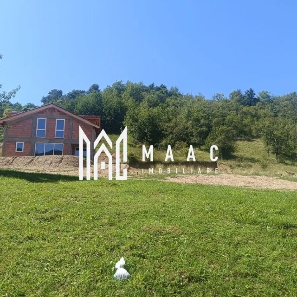 TEREN INTRAVILAN 1641 mp | PUZ APROBAT | Cisnadioara - MAAC Imobiliare vă propune spre vânzare un teren intravilan situat în zona Cisnădioara, pe strada Silvicultorilor, într-o locație liniștită, ideală pentru construcția unei locuințe permanente sau a unei case de vacanță. Amplasamentul oferă un cadru natural deosebit, cu priveliște frumoasă, fiind potrivit pentru cei care își doresc aer curat, intimitate și un stil de viață relaxat, departe de agitația urbană.

Terenul are o suprafață de 1641 mp și beneficiază de o deschidere de 17,5 metri la stradă, ceea ce permite multiple opțiuni de construire și valorificare eficientă a spațiului. Proprietatea dispune de utilități precum apă, curent și canalizare, facilitând dezvoltarea rapidă a unui proiect rezidențial.

Această proprietate reprezintă o oportunitate potrivită atât pentru investiție, cât și pentru dezvoltarea unei locuințe într-o zonă apreciată din apropierea Sibiului.

Se acceptă schimb cu apartament în Sibiu.

Pentru mai multe detalii, vă rugăm să menționați telefonic numărul CP2988018.