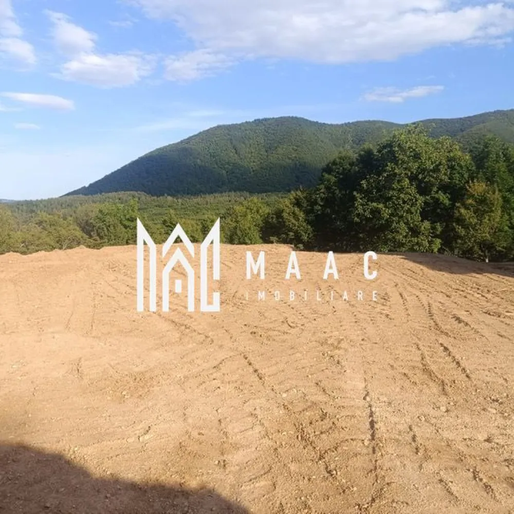 TEREN INTRAVILAN 1641 mp | PUZ APROBAT | Cisnadioara - MAAC Imobiliare vă propune spre vânzare un teren intravilan situat în zona Cisnădioara, pe strada Silvicultorilor, într-o locație liniștită, ideală pentru construcția unei locuințe permanente sau a unei case de vacanță. Amplasamentul oferă un cadru natural deosebit, cu priveliște frumoasă, fiind potrivit pentru cei care își doresc aer curat, intimitate și un stil de viață relaxat, departe de agitația urbană.

Terenul are o suprafață de 1641 mp și beneficiază de o deschidere de 17,5 metri la stradă, ceea ce permite multiple opțiuni de construire și valorificare eficientă a spațiului. Proprietatea dispune de utilități precum apă, curent și canalizare, facilitând dezvoltarea rapidă a unui proiect rezidențial.

Această proprietate reprezintă o oportunitate potrivită atât pentru investiție, cât și pentru dezvoltarea unei locuințe într-o zonă apreciată din apropierea Sibiului.

Se acceptă schimb cu apartament în Sibiu.

Pentru mai multe detalii, vă rugăm să menționați telefonic numărul CP2988018.