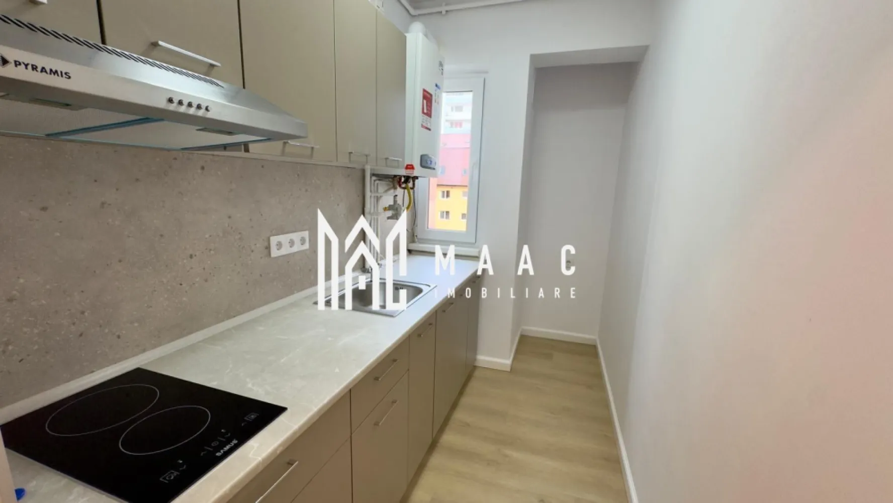 APARTAMENT 2 CAMERE I ZONA CEDONIA - MAAC Imobiliare vă propune spre vânzare un apartament semidecomandat cu 2 camere, situat în zona Cedonia, o locație apreciată pentru accesul facil către mijloace de transport, magazine și alte puncte de interes urban.

Locuința este compartimentată practic, fiind compusă din două camere, bucătărie mobilată și baie, oferind un spațiu funcțional și confortabil pentru locuire. Apartamentul este complet renovat, ceea ce permite viitorilor proprietari să se mute imediat, fără a fi necesare investiții suplimentare.

Proprietatea este liberă pentru mutare imediată, reprezentând o alegere potrivită atât pentru locuință personală, cât și pentru investiție.

Pentru mai multe detalii sau pentru programarea unei vizionări, vă rugăm să menționați telefonic numărul CP2993019.