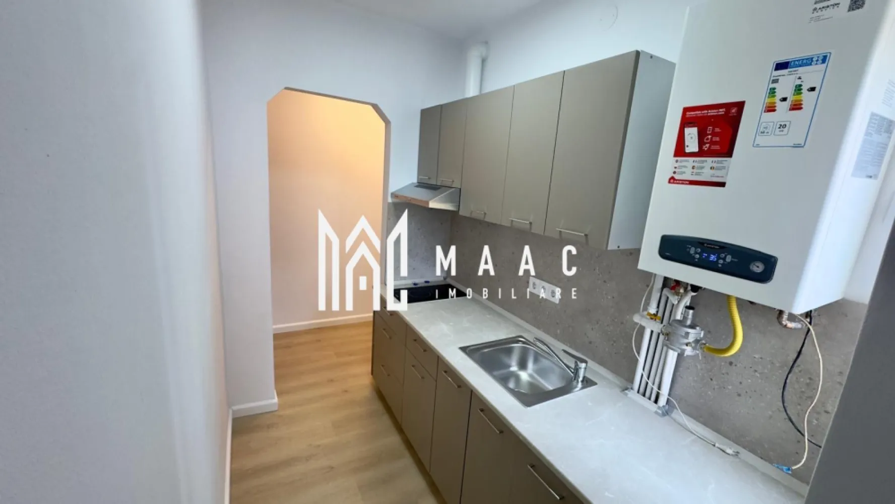 APARTAMENT 2 CAMERE I ZONA CEDONIA - MAAC Imobiliare vă propune spre vânzare un apartament semidecomandat cu 2 camere, situat în zona Cedonia, o locație apreciată pentru accesul facil către mijloace de transport, magazine și alte puncte de interes urban.

Locuința este compartimentată practic, fiind compusă din două camere, bucătărie mobilată și baie, oferind un spațiu funcțional și confortabil pentru locuire. Apartamentul este complet renovat, ceea ce permite viitorilor proprietari să se mute imediat, fără a fi necesare investiții suplimentare.

Proprietatea este liberă pentru mutare imediată, reprezentând o alegere potrivită atât pentru locuință personală, cât și pentru investiție.

Pentru mai multe detalii sau pentru programarea unei vizionări, vă rugăm să menționați telefonic numărul CP2993019.