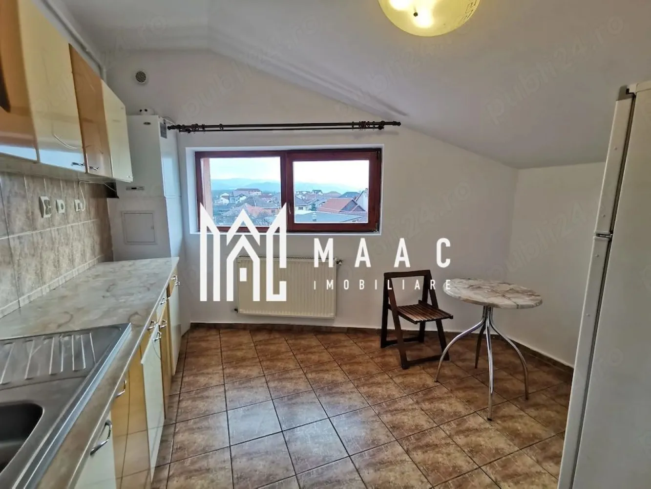 Apartament Spațios | 62 mp | Garaj privat | Valea Aurie - MAAC Imobiliare vă propune spre vânzare un apartament confortabil și bine compartimentat, situat în zona Valea Aurie, într-un imobil tip vilă cu doar 8 apartamente, ideal pentru cei care își doresc liniște și intimitate în Sibiu.

Caracteristici principale
 • Suprafață utilă: 62 mp
 • imobil tip vilă 
 • compartimentare eficientă și spații generoase

Compartimentare
 • cameră principală spațioasă – 27 mp
 • bucătărie separată – 16 mp
 • baie – 7,33 mp
 • hol – 2,8 mp
 • terasă acoperită (8,8 mp) – amenajată cu calorifer, ideală pentru birou sau dormitor suplimentar
 • balcon – 4 mp

Avantaje
 • garaj privat inclus – un beneficiu rar și foarte valoros
 • zonă liniștită, cu acces facil către punctele de interes
 • imobil cu puțini locatari – confort și intimitate
 • posibilitate de recompartimentare sau extindere funcțională (prin terasă)

Acest apartament este potrivit atât pentru locuință personală, cât și pentru investiție sigură, fiind situat într-una dintre cele mai apreciate zone ale orașului.

📞 Pentru mai multe detalii sau pentru programarea unei vizionări, vă rugăm să ne contactați și să menționați ID-ul proprietății: CP2994532.