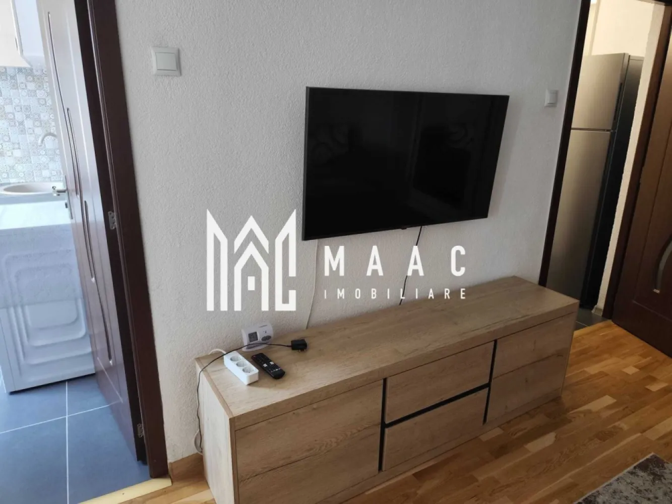 Garsoniera | Etaj 3 | Balcon | Valea Aurie - MAAC Imobiliare vă propune spre închiriere o garsonieră situată în zona Valea Aurie din Sibiu, într-o zonă liniștită și apreciată.

Detalii garsonieră
Suprafață utilă: 27 mp
Balcon
Compartimentare practică
Spațiu eficient organizat
Avantaje
Zonă verde și liniștită – Valea Aurie
Aproape de magazine, transport public și puncte de interes
Potrivită pentru o persoană
Condiții închiriere
Nu se acceptă animale de companie 

Pentru mai multe informații sau pentru a programa o vizionare, nu ezitați să ne contactați, specificand ID: CP2995696