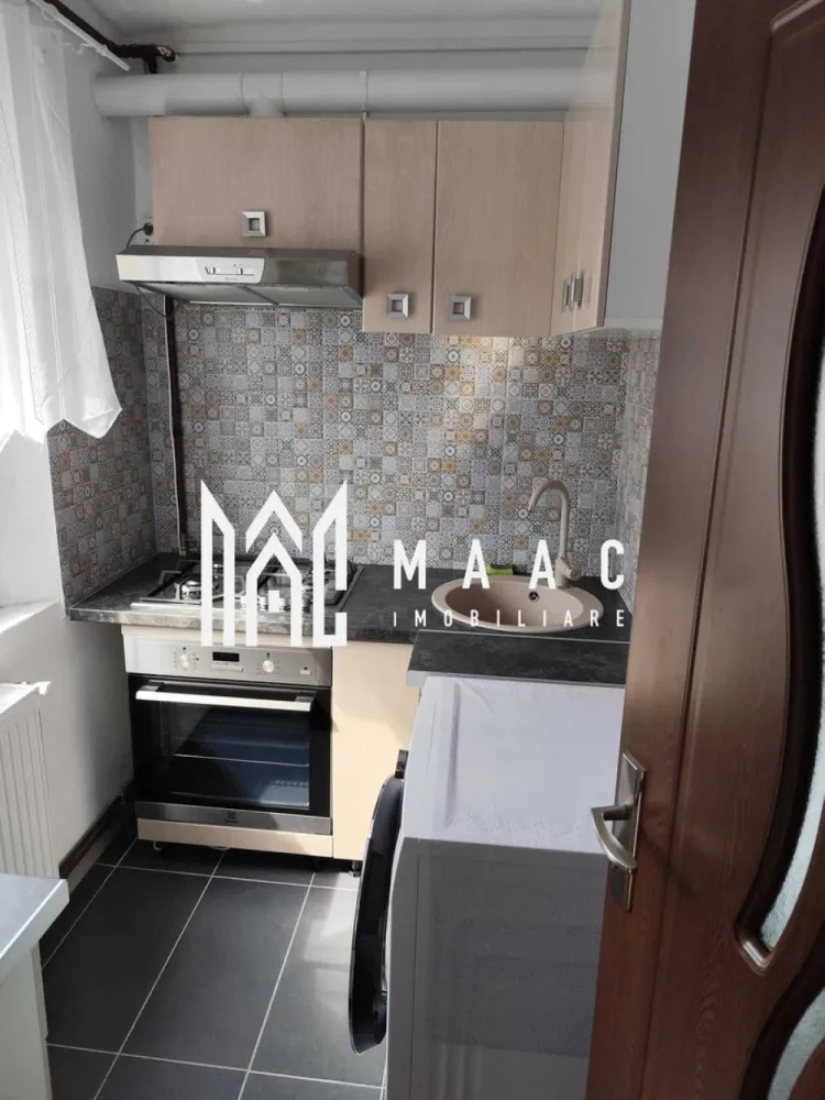 Garsoniera | Etaj 3 | Balcon | Valea Aurie - MAAC Imobiliare vă propune spre închiriere o garsonieră situată în zona Valea Aurie din Sibiu, într-o zonă liniștită și apreciată.

Detalii garsonieră
Suprafață utilă: 27 mp
Balcon
Compartimentare practică
Spațiu eficient organizat
Avantaje
Zonă verde și liniștită – Valea Aurie
Aproape de magazine, transport public și puncte de interes
Potrivită pentru o persoană
Condiții închiriere
Nu se acceptă animale de companie 

Pentru mai multe informații sau pentru a programa o vizionare, nu ezitați să ne contactați, specificand ID: CP2995696