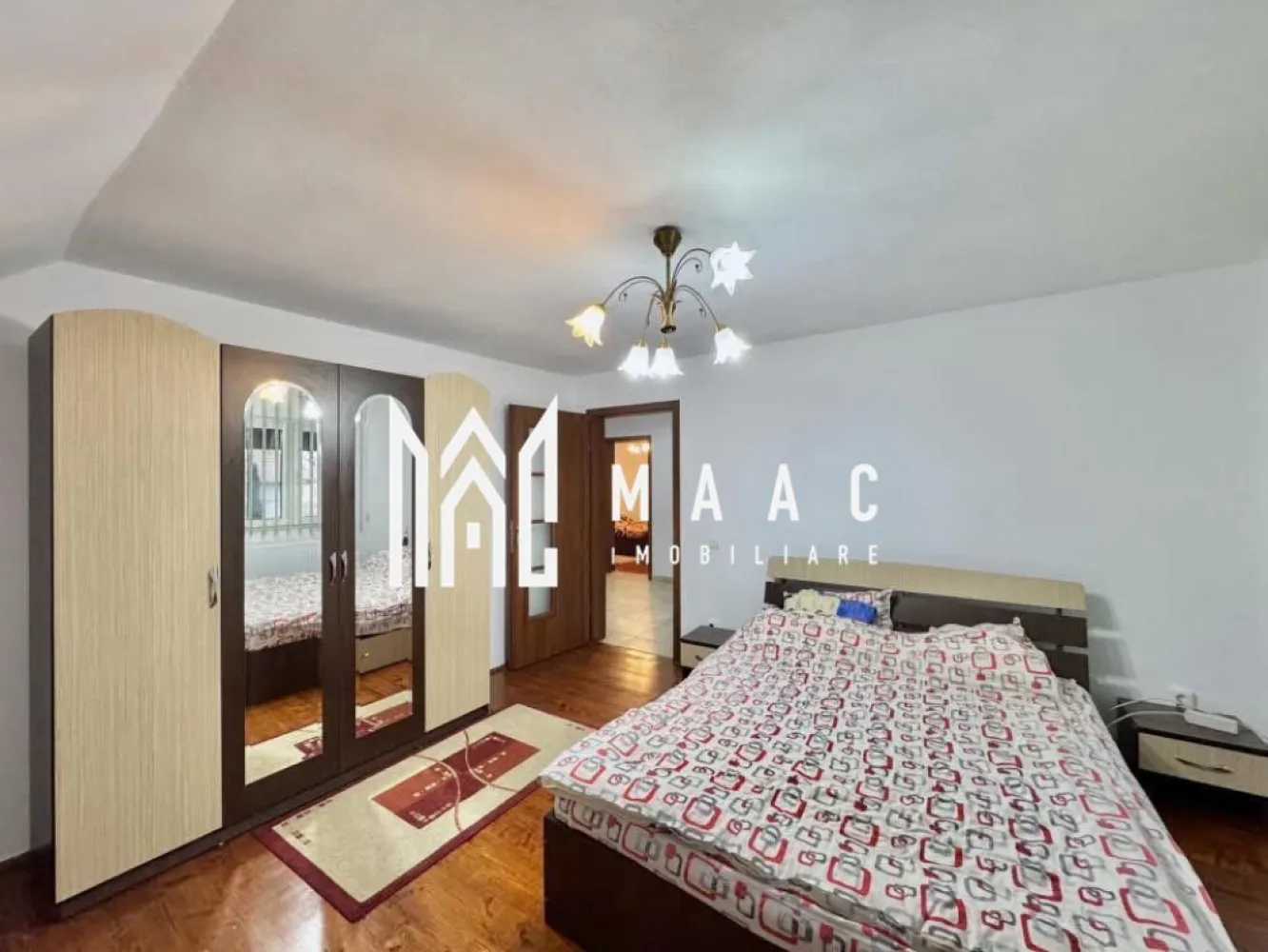 Casa 5 camere | Teren 820 mp | Cartisoara - MAAC Imobiliare vă propune spre vânzare o locuință solidă, construită din cărămidă și beton în anul 2006, amplasată pe un teren generos de 820 mp, în localitatea Cârțișoara, în apropiere de Bâlea Lac și Transfăgărășan, într-o zonă turistică apreciată.

Proprietatea este ideală atât pentru locuire permanentă, cât și pentru dezvoltarea unei activități de închiriere în regim turistic, precum pensiune sau casă de vacanță, datorită poziționării și compartimentării avantajoase.

Locuința dispune de o suprafață utilă de 175 mp și este compartimentată eficient, oferind spații generoase și luminoase:
-4 dormitoare spațioase
-living generos
-2 băi, dispuse pe parter și etaj
-demisol înalt, uscat, prevăzut cu ferestre, potrivit pentru depozitare, birou sau atelier
-pod mansardabil de aproximativ 60 mp, cu placă de beton, cu posibilitate de extindere
-2 terase

Dotări și facilități:
-izolație exterioară
-centrală termică pe gaz
-toate utilitățile disponibile
-curte de 820 mp
-anexe gospodărești
-zonă amenajată pentru grătar
-acces facil pe stradă asfaltată

Curtea oferă spațiu suficient pentru activități în aer liber, grădinărit sau relaxare, fiind ideală pentru petrecerea timpului alături de familie și prieteni.

Localizarea într-o zonă turistică cunoscută, cu acces rapid către principalele atracții montane, crește atractivitatea proprietății atât pentru uz personal, cât și pentru investiție.

Pentru mai multe detalii sau pentru programarea unei vizionări, vă rugăm să menționați telefonic numărul CP2988583.