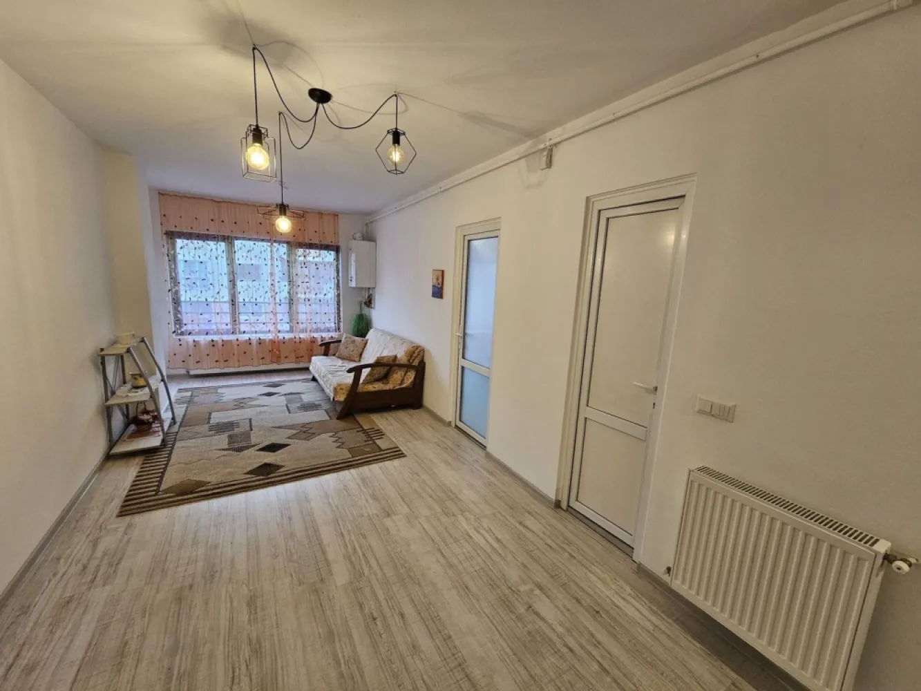 BRASADAS vinde ap Nou cu 2 cam etaj 2/4 in Carpați 2. - Agenția imobiliara BRASADAS vinde apartament cu 2 camere situat in bloc nou, la etajul 2/4.
Blocul este dotat cu lift, la parterul blocului sunt magazine. Nu necesită investiții.
Www.brasadas.com.