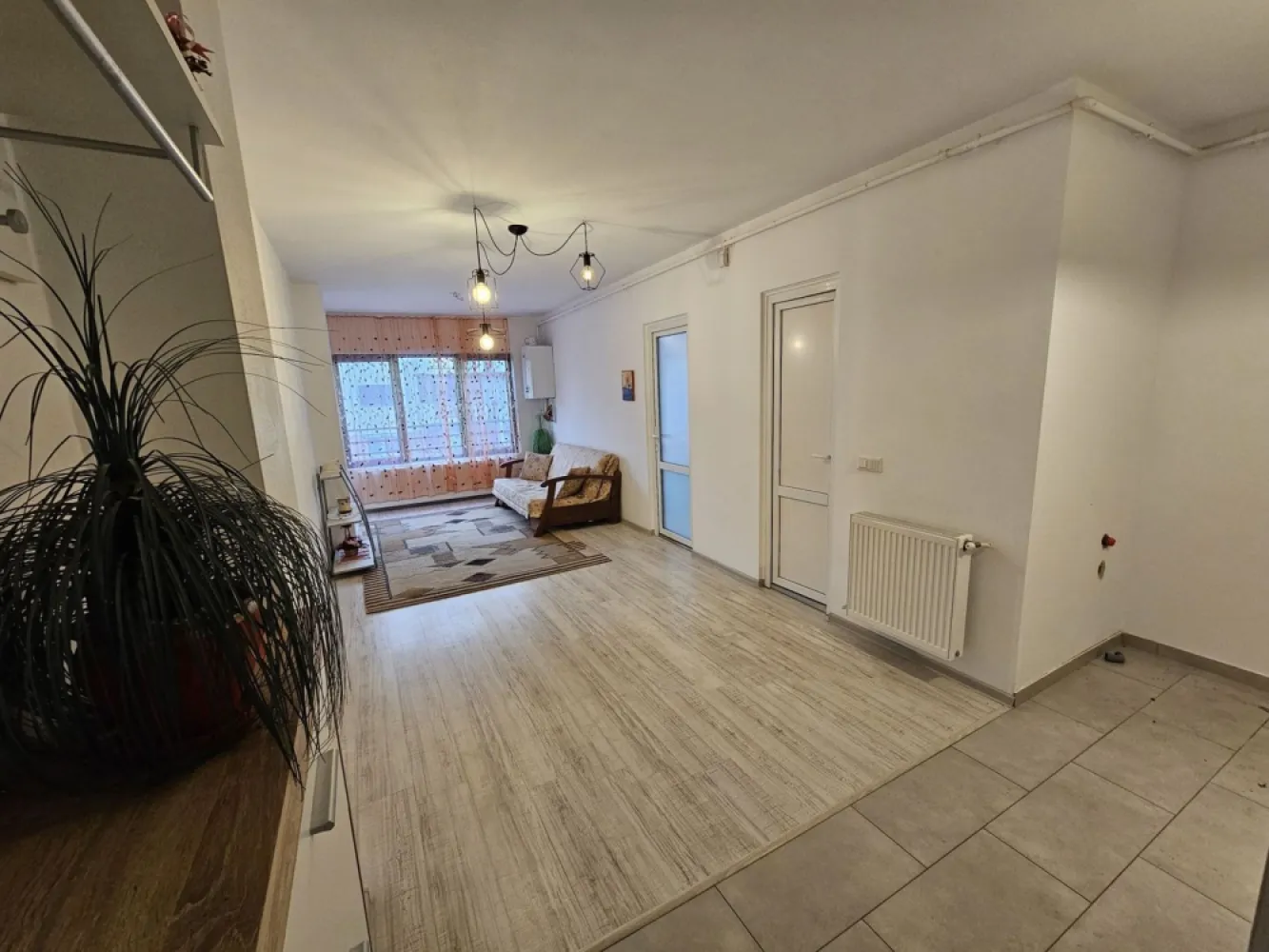 BRASADAS vinde ap Nou cu 2 cam etaj 2/4 in Carpați 2. - Agenția imobiliara BRASADAS vinde apartament cu 2 camere situat in bloc nou, la etajul 2/4.
Blocul este dotat cu lift, la parterul blocului sunt magazine. Nu necesită investiții.
Www.brasadas.com.