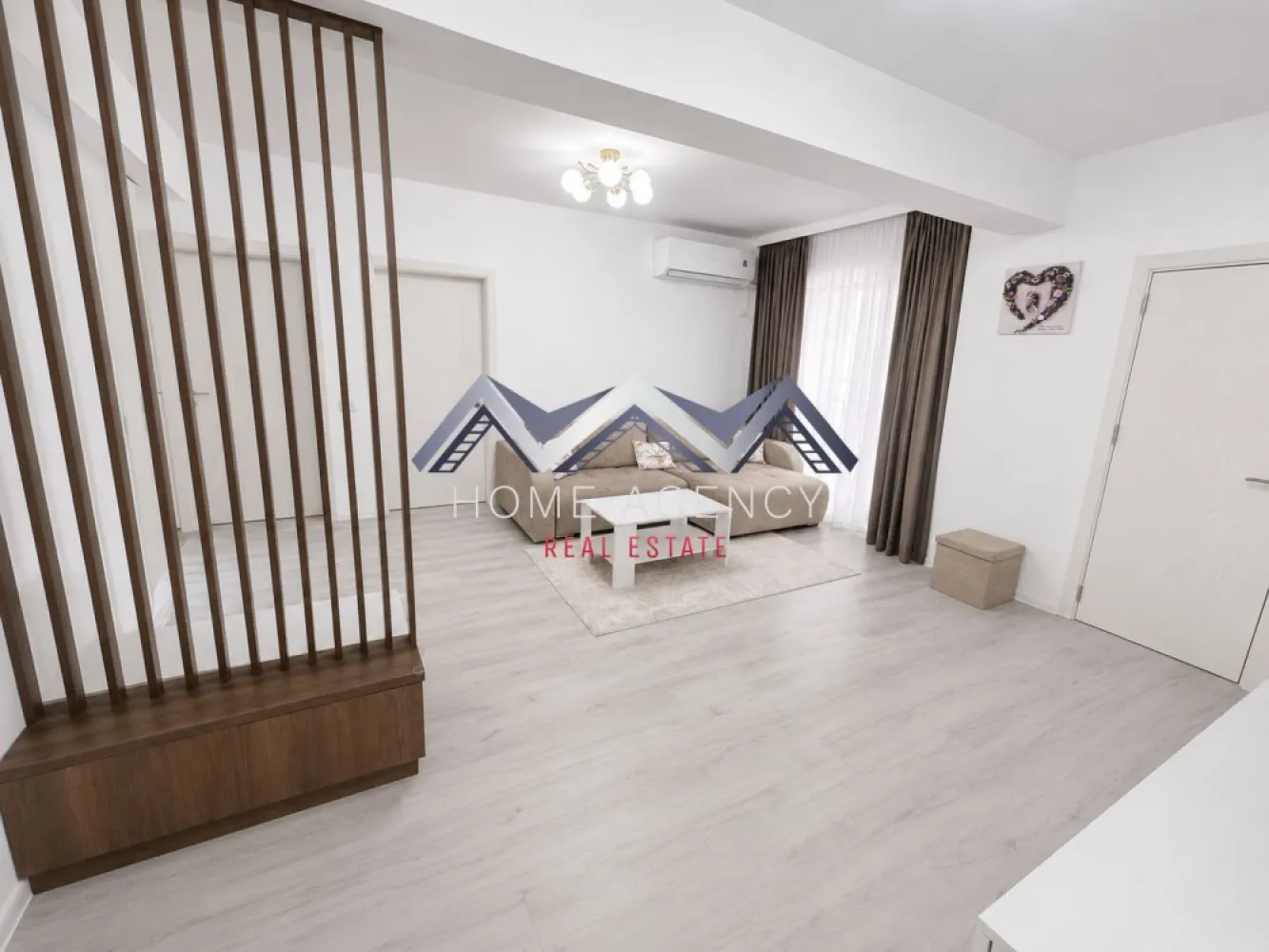 Apartament 3 camere Otopeni central | mobilat, utilat | parcare subterană - Vă prezentăm, spre vânzare, un apartament modern cu 3 camere, situat într-un ansamblu rezidențial nou și complet finalizat, amplasat excelent în zona centrală din Otopeni – una dintre cele mai apreciate zone din Nordul Capitalei, datorită accesului rapid către București, Aeroportul Henri Coandă și zona de business Pipera.

Apartamentul se vinde mobilat și utilat (excepție TV), exact ca în fotografii, fiind pregătit pentru mutare imediată. Proprietatea este amenajată într-un stil modern, luminos și elegant, cu atenție la detalii și finisaje atent alese. 

Unul dintre marile avantaje ale acestei proprietăți este faptul că fiecare spațiu a fost valorificat la maximum, prin soluții inteligente de compartimentare, depozitare și design interior, oferind atât funcționalitate, cât și confort în viața de zi cu zi.

Locuința beneficiază de:
- living generos și luminos, cu acces către terasă;
- două dormitoare spațioase, dintre care unul cu balcon propriu;
- bucătărie închisă, complet mobilată și utilată modern;
- două băi elegante – una echipată cu cadă și una cu duș walk-in;
- spații multiple de depozitare integrate eficient;
- mobilier realizat pe comandă și 2 dressing-uri foarte încăpătoare.

Apartamentul dispune de centrală termică proprie, încălzire în pardoseală și aer condiționat, asigurând confort optim pe tot parcursul anului.

În preț, este inclus și un loc de parcare subteran, un avantaj extrem de important care oferă siguranță, confort și acces facil indiferent de sezon.

Poziționarea este excelentă, cu acces pietonal rapid către școală, grădiniță, piață, supermarketuri, restaurante, farmacii, bănci și alte facilități esențiale. În apropiere se află și viitoarea stație de metrou, iar conexiunea rapidă către DN1 facilitează deplasarea către București, Centură sau Aeroport.

Datorită locației excelente, compartimentării eficiente, faptului că se vinde complet mobilat și utilat, precum și parcării subterane incluse, această proprietate reprezintă o alegere ideală atât pentru locuință personală, cât și pentru investiție.

Pentru mai multe detalii și programarea unei vizionări, vă stăm la dispoziție!