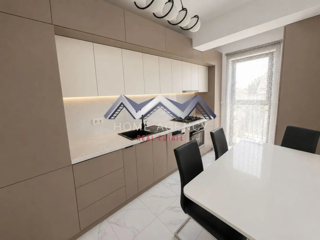 Apartament 3 camere Otopeni central | mobilat, utilat | parcare subterană - Vă prezentăm, spre vânzare, un apartament modern cu 3 camere, situat într-un ansamblu rezidențial nou și complet finalizat, amplasat excelent în zona centrală din Otopeni – una dintre cele mai apreciate zone din Nordul Capitalei, datorită accesului rapid către București, Aeroportul Henri Coandă și zona de business Pipera.

Apartamentul se vinde mobilat și utilat (excepție TV), exact ca în fotografii, fiind pregătit pentru mutare imediată. Proprietatea este amenajată într-un stil modern, luminos și elegant, cu atenție la detalii și finisaje atent alese. 

Unul dintre marile avantaje ale acestei proprietăți este faptul că fiecare spațiu a fost valorificat la maximum, prin soluții inteligente de compartimentare, depozitare și design interior, oferind atât funcționalitate, cât și confort în viața de zi cu zi.

Locuința beneficiază de:
- living generos și luminos, cu acces către terasă;
- două dormitoare spațioase, dintre care unul cu balcon propriu;
- bucătărie închisă, complet mobilată și utilată modern;
- două băi elegante – una echipată cu cadă și una cu duș walk-in;
- spații multiple de depozitare integrate eficient;
- mobilier realizat pe comandă și 2 dressing-uri foarte încăpătoare.

Apartamentul dispune de centrală termică proprie, încălzire în pardoseală și aer condiționat, asigurând confort optim pe tot parcursul anului.

În preț, este inclus și un loc de parcare subteran, un avantaj extrem de important care oferă siguranță, confort și acces facil indiferent de sezon.

Poziționarea este excelentă, cu acces pietonal rapid către școală, grădiniță, piață, supermarketuri, restaurante, farmacii, bănci și alte facilități esențiale. În apropiere se află și viitoarea stație de metrou, iar conexiunea rapidă către DN1 facilitează deplasarea către București, Centură sau Aeroport.

Datorită locației excelente, compartimentării eficiente, faptului că se vinde complet mobilat și utilat, precum și parcării subterane incluse, această proprietate reprezintă o alegere ideală atât pentru locuință personală, cât și pentru investiție.

Pentru mai multe detalii și programarea unei vizionări, vă stăm la dispoziție!