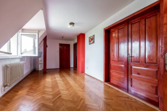 Casa Solida cu Mansarda in Zona Excelenta Parneava