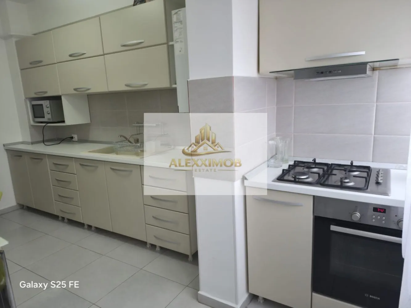 Apartament de Vanzare - 2 camere - 59 mp utili - POPESTI LEORDENI - Se oferă spre vânzare un apartament decomandat, cu suprafață utilă de 59 mp, situat la etajul 4/5, în Popești-Leordeni.

Locuința este compartimentată eficient și oferă spații generoase, fiind potrivită atât pentru locuit, cât și pentru investiție. Apartamentul beneficiază de compartimentare decomandată, lumină naturală din plin și acces facil către mijloace de transport, magazine, farmacii și alte puncte de interes din zonă.

Detalii principale:

Suprafață utilă: 59 mp

Compartimentare: decomandat

Etaj: 4

zona: str. Drumul FERMEI

Apartamentul este ideal pentru o familie, un cuplu sau pentru investiție în vederea închirierii.

Se poate vinde mobilat sau mobilat partial. MOBILA - MOBEXPERT.

Loc de parcare (cota indiviza)

Apartamentul este achizitionat prin programul Prima Casa. Mai exista un sold de 20000 e la credit, care va fi achitat la vanzare conform procedurii agreate cu banca.

Pentru mai multe detalii și programarea unei vizionări, mă puteți contacta în privat.

ALEXXIMOB ESTATE - TEL. 0751454742

COMISION: 1,8%.