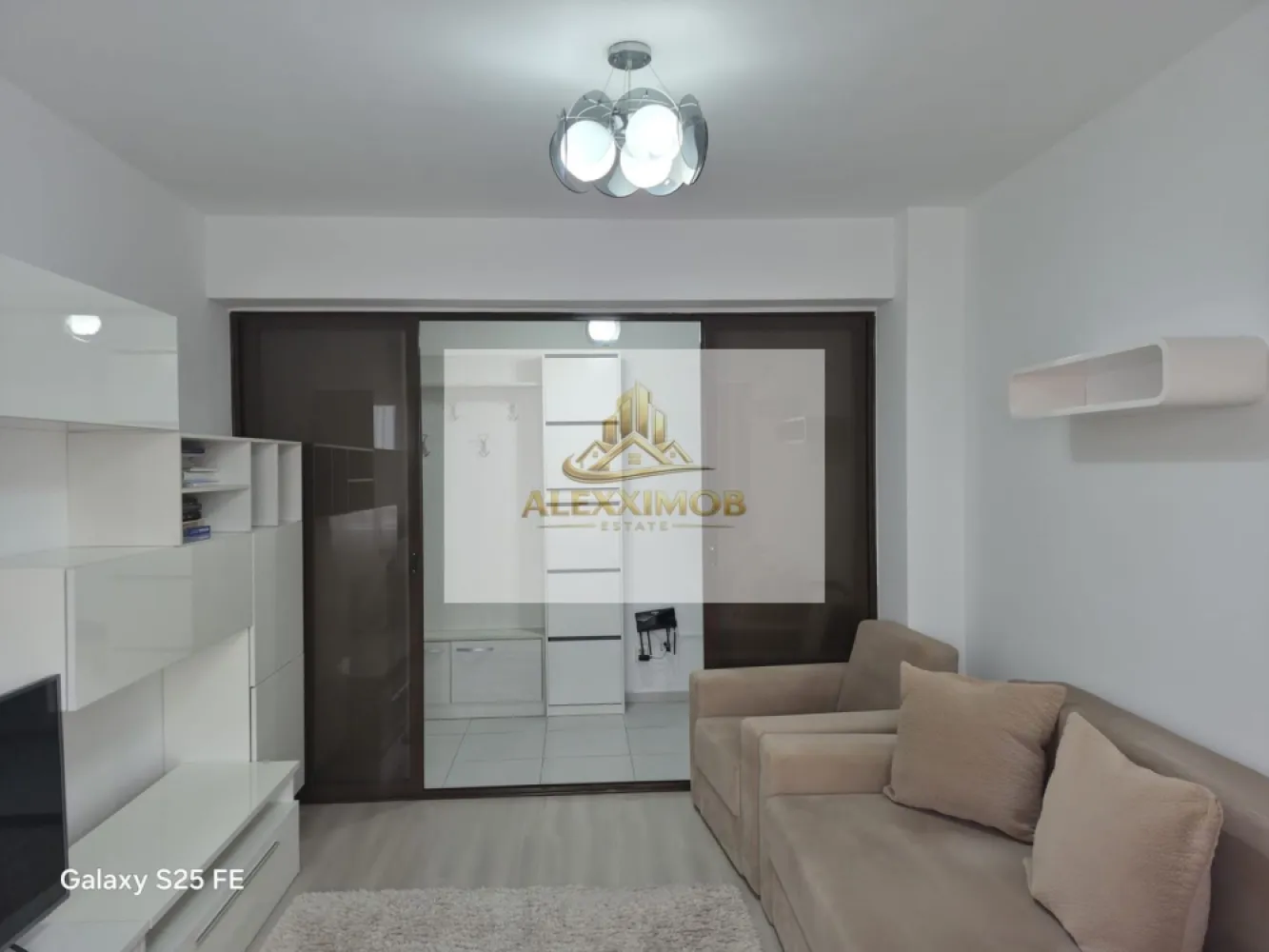 Apartament de Vanzare - 2 camere - 59 mp utili - POPESTI LEORDENI - Se oferă spre vânzare un apartament decomandat, cu suprafață utilă de 59 mp, situat la etajul 4/5, în Popești-Leordeni.

Locuința este compartimentată eficient și oferă spații generoase, fiind potrivită atât pentru locuit, cât și pentru investiție. Apartamentul beneficiază de compartimentare decomandată, lumină naturală din plin și acces facil către mijloace de transport, magazine, farmacii și alte puncte de interes din zonă.

Detalii principale:

Suprafață utilă: 59 mp

Compartimentare: decomandat

Etaj: 4

zona: str. Drumul FERMEI

Apartamentul este ideal pentru o familie, un cuplu sau pentru investiție în vederea închirierii.

Se poate vinde mobilat sau mobilat partial. MOBILA - MOBEXPERT.

Loc de parcare (cota indiviza)

Apartamentul este achizitionat prin programul Prima Casa. Mai exista un sold de 20000 e la credit, care va fi achitat la vanzare conform procedurii agreate cu banca.

Pentru mai multe detalii și programarea unei vizionări, mă puteți contacta în privat.

ALEXXIMOB ESTATE - TEL. 0751454742

COMISION: 1,8%.