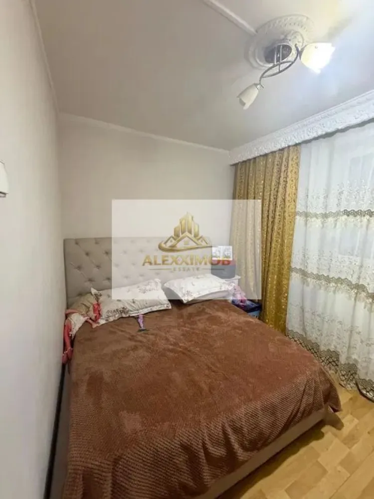 Apartament - 2 camere – bd. Constantin Brancoveanu - 32 mp - Va propun spre vanzare un apartament cu 2 camere – zonă excelentă, aproape de metrou Constantin Brâncoveanu.

 etajul 3 din 4 - zonă apreciată pentru liniște, siguranță și accesibilitate.

Avantaje:

la doar câteva minute de stația de metrou Constantin Brâncoveanu;

amplasare într-o zonă foarte bună, cu acces rapid către magazine, școli, parcuri și mijloace de transport;

etaj intermediar (3/4), ideal pentru confort și eficiență;

vecinătate liniștită și civilizată.

Apartamentul reprezintă o alegere excelentă atât pentru locuit, cât și pentru investiție.

Posibilitate loc de parcare accesat prin ADP.

Pentru mai multe detalii și programarea unei vizionări, vă stau la dispoziție la numărul de telefon: 0751454742

Alexximob Estate - comision 1000 e.