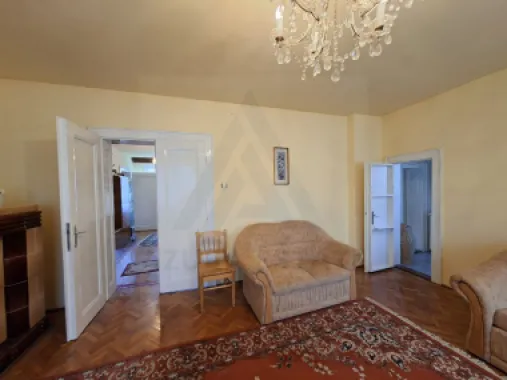 Apartament 4 camere 110 mp utili cu teren aferent si 2 bai Central
