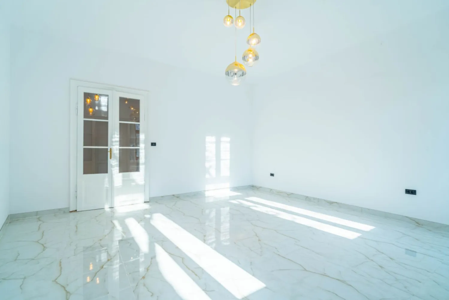 Apartament 2 camere parter înalt, amenajat complet.