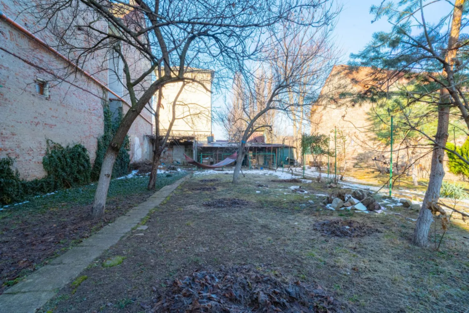 Apartament 2 camere parter înalt, amenajat complet.