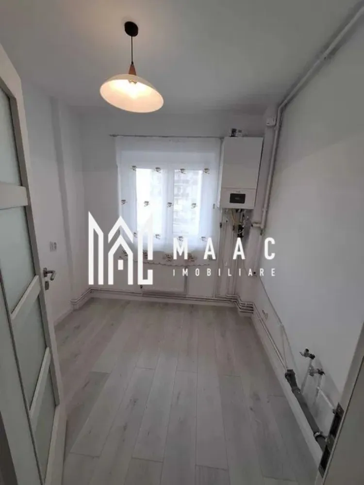Apartament 2 Camere | Etaj 3 | Renovat | Rahovei - MAAC Imobiliare vă propune spre vânzare un apartament decomandat cu 2 camere, amplasat într-o zonă accesibilă, în apropiere de Piața Rahovei, ideal atât pentru locuință proprie, cât și pentru investiție. Proprietatea dispune de o suprafață utilă de 51 mp și beneficiază de o compartimentare eficientă, care oferă confort și funcționalitate în utilizarea spațiului.

Apartamentul este poziționat la etajul 3 din 4 și este recent renovat, fiind pregătit pentru amenajare după preferințele viitorului proprietar, întrucât se vinde nemobilat. Confortul termic este asigurat de centrala termică proprie cu calorifere, oferind control optim asupra temperaturii interioare.

Compartimentarea este decomandată și structurată astfel:
-living cu acces către balcon
-dormitor
-bucătărie separată
-baie
-hol

Localizarea oferă multiple avantaje, cu acces facil către Piața Rahovei, unități de învățământ, magazine, precum și mijloace de transport în comun, ceea ce face proprietatea potrivită pentru un stil de viață urban activ.

Pentru informații suplimentare și programarea unei vizionări, vă rugăm să contactați MAAC Imobiliare și să menționați CP2819598.