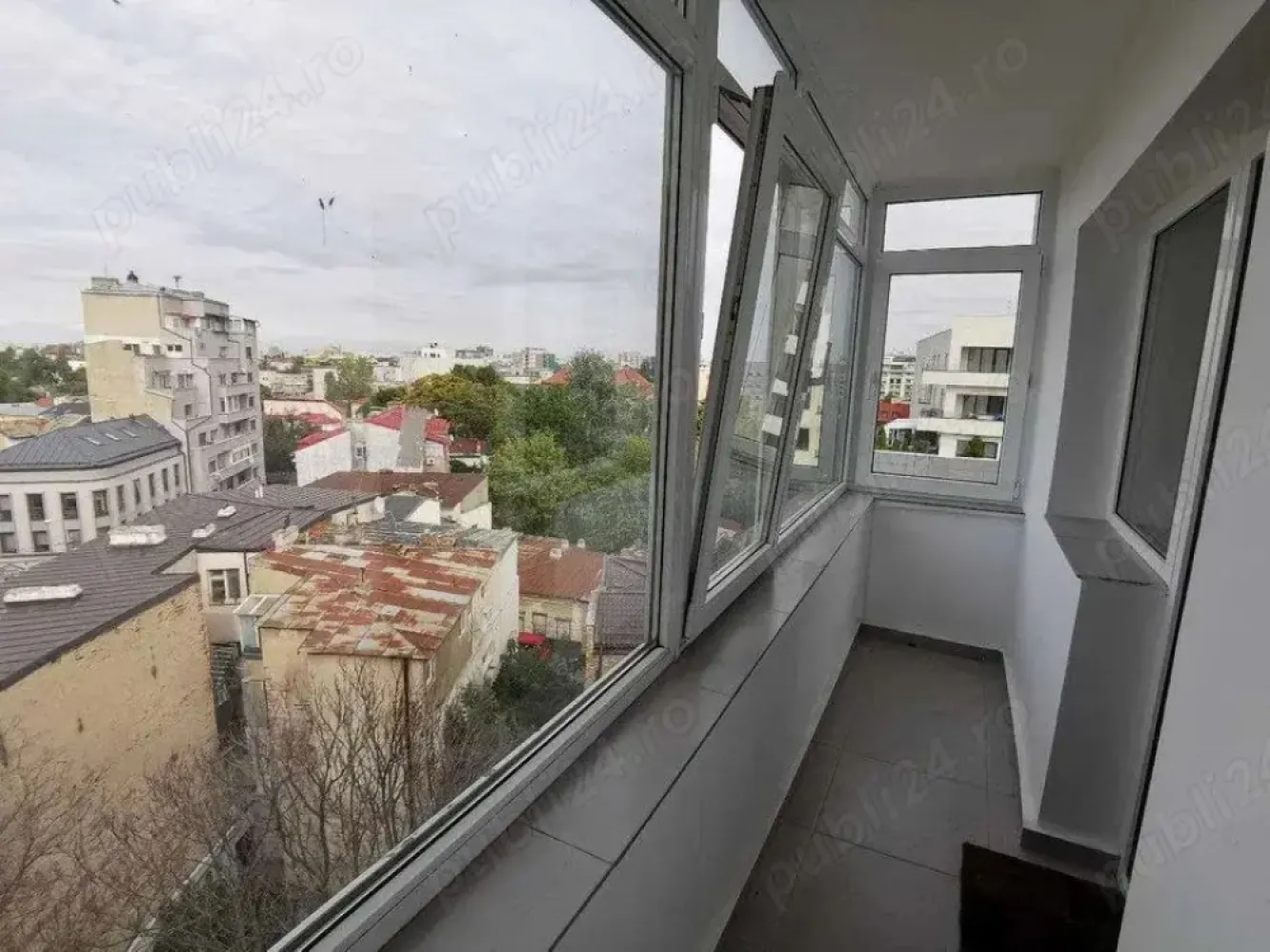 BRASADAS închiriază ap cam etaj 6/8 Bd. UNIRII.
