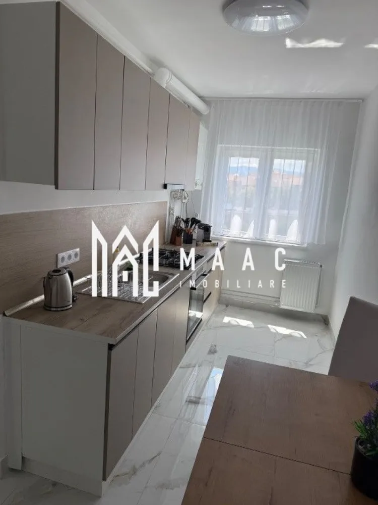 Apartament 2 camere semidecomandat | Hipodrom 1 | 48 mp, renovat - Apartament de vânzare în Sibiu, în zona Hipodrom 1, cu 2 camere semidecomandate, 48 mp utili, renovat și complet mobilat, pregătit pentru mutare.

Detalii proprietate:
• Suprafață utilă de 48 mp și suprafață construită de 67,2 mp
• Compartimentare semidecomandată, cu 1 dormitor, 1 baie și 1 bucătărie
• Situat la etajul 4 din 4, cu mansardă deasupra
• Imobil finalizat în anul 1988
• Apartament renovat, cu instalație electrică nouă și instalație sanitară nouă
• Se vinde complet mobilat și utilat, fără investiții suplimentare necesare

Zona oferă acces rapid către magazine, școli, grădinițe și mijloace de transport în comun, cu toate facilitățile utile pentru programul de zi cu zi. Amplasarea în Hipodrom 1 menține legătura rapidă cu punctele de interes din oraș.

Cod anunț CP3213955. Contactați echipa MAAC Imobiliare pentru detalii suplimentare și pentru programarea unei vizionări.

Conținut optimizat cu AI, aprobat de agent uman.