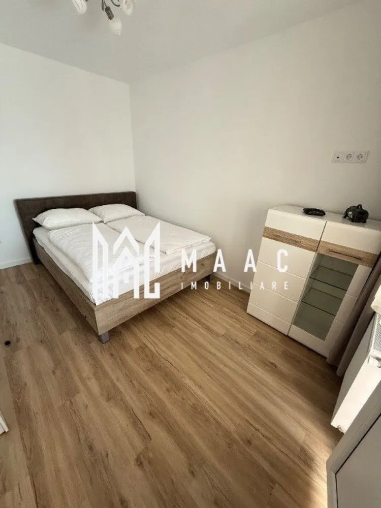 Apartament 2 camere semidecomandat | Hipodrom 1 | 48 mp, renovat - Apartament de vânzare în Sibiu, în zona Hipodrom 1, cu 2 camere semidecomandate, 48 mp utili, renovat și complet mobilat, pregătit pentru mutare.

Detalii proprietate:
• Suprafață utilă de 48 mp și suprafață construită de 67,2 mp
• Compartimentare semidecomandată, cu 1 dormitor, 1 baie și 1 bucătărie
• Situat la etajul 4 din 4, cu mansardă deasupra
• Imobil finalizat în anul 1988
• Apartament renovat, cu instalație electrică nouă și instalație sanitară nouă
• Se vinde complet mobilat și utilat, fără investiții suplimentare necesare

Zona oferă acces rapid către magazine, școli, grădinițe și mijloace de transport în comun, cu toate facilitățile utile pentru programul de zi cu zi. Amplasarea în Hipodrom 1 menține legătura rapidă cu punctele de interes din oraș.

Cod anunț CP3213955. Contactați echipa MAAC Imobiliare pentru detalii suplimentare și pentru programarea unei vizionări.

Conținut optimizat cu AI, aprobat de agent uman.
