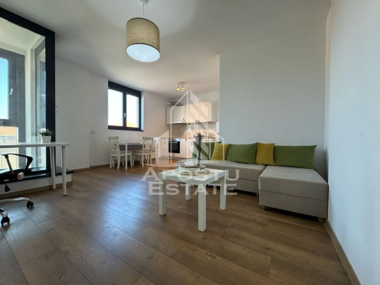 Apartament cu 2 camere de inchiriat, Isho - Timisoara - Agentia imobiliara APOSTU ESTATE va propune spre inchiriere un apartament cu 2 camere, spatios si luminos, situat in zona Take Ionescu in complexul rezidental Isho, o zona linistita si bine pozitionata din Timisoara,Timis. Potrivit pentru cupluri,familii , tineri care isi doresc o locuinta unde sa se simta confortabil si cu acces facil catre scoli, statii de autobuz, supermarketuri , magazine de zona, parcuri.

Suprafata utila: 50 mp

Compartimentare eficienta:

-Hol de acces generos

-Bucatarie complet mobilata si utilata

-Dormitor mobilat si utilat

-Living spatios pentru momente de relaxare

-Baie prevazuta cu dus

Confort si facilitati:

-Incalzirea apartamentului: centrala proprie

-Apartamentul este complet mobilat si utilat

Localizare:

-Timis,Timisoara, zona Take Ionescu– acces facil spre magazine, supermarketul Kaufland, scoli, parcuri si mijloace de transport in comun.

Ideal pentru:

-Familii

-Cupluri

-Tineri

-Studenti

Disponibilitate: imediata

Pret chirie lunara: 630E

Programeaza o vizionare pentru a-ti putea imagina viitorul aici!

ID intern: CP2338121