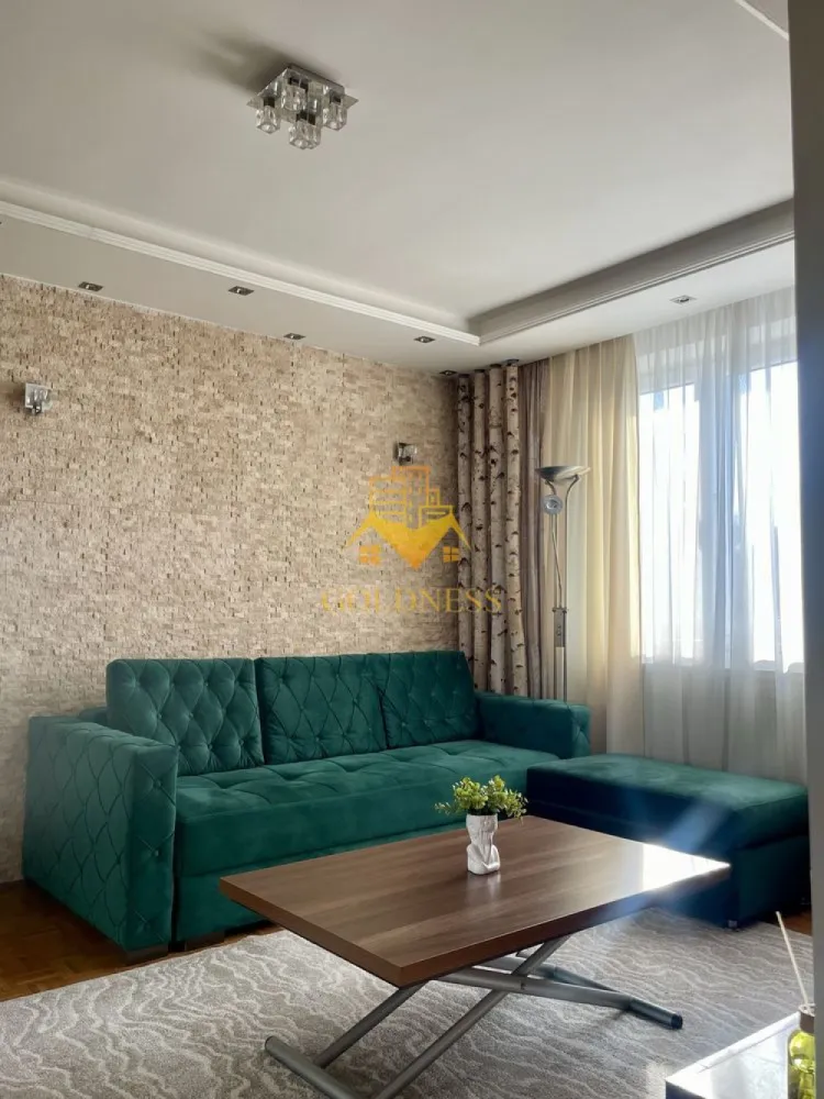 Aparatment 2 camere renovat FSEGA-Iulius Mall, AC, zona premium! - GOLDNESS Imobiliare vă propune spre închiriere un apartament cu 2 camere semidecomandat, având o suprafață utilă de 55 mp, complet mobilat și utilat, situat la etajul 4 din 10, în cartierul Gheorgheni.

Se află într-o locație excelentă, la doar câteva minute de Iulius Mall, FSEGA, Lidl, Kaufland, stații de transport în comun, restaurante, farmacii și alte puncte de interes.

Apartamentul este compartimentat astfel:

dormitor cu pat și saltea noi;
living spațios;
bucătărie complet mobilată și utilată;
baie;
hol.

Imobilul este dotat cu toate cele necesare pentru un confort sporit:

centrală termică proprie;
aer condiționat;
mașină de spălat haine;
frigider;
aragaz;
lift nou.

Apartamentul este disponibil pentru ocupare imediată.

Locuința este ideală pentru o persoană singură sau un cuplu. Nu se acceptă animale de companie.

Dacă sunteți interesați de acest apartament și doriți să îl vizionați, dar și pentru alte oferte, nu ezitați să ne contactați telefonic sau prin e-mail. Vă stăm la dispoziție!

Pentru intermediere se percepe un comision de 50% din prețul chiriei!