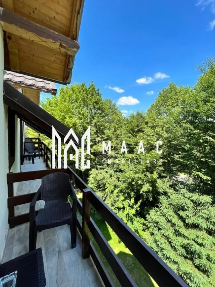 Pensiune Turistică | 360MPU | Curte | Oportunitate Investiție | Porumbacu de Sus - MAAC Imobiliare vă propune spre vânzare o pensiune / casă de vacanță complet funcțională, situată în Porumbacu de Sus, una dintre cele mai apreciate zone turistice din județul Sibiu, o proprietate cu activitate solidă de peste 4 ani și flux constant de turiști, pregătită pentru preluare imediată.

Construită în anul 2021 și menținută impecabil, proprietatea oferă o suprafață utilă de 360 mp, fiind organizată eficient pentru desfășurarea activităților turistice:

-clădire principală dispusă pe parter, etaj și pod mansardat
-5 unități de cazare, fiecare cu baie proprie și balcon
-un apartament, o cameră triplă și trei camere duble

Spațiile sunt luminoase, bine întreținute și adaptate cerințelor actuale din turism:
-living generos

-bucătărie complet utilată

-6 dormitoare

-6 băi

-terasă de aproximativ 20 mp

În exterior, proprietatea oferă facilități apreciate de turiști:
-bucătărie de vară
-foișor
-zonă de barbecue

Dotări tehnice și utilități:
-încălzire centrală pe peleți
-izolație exterioară de 10 cm
-acoperiș Bilka
-alimentare cu apă din rețea și fântână proprie
-contor trifazic

Proprietatea este amplasată pe un teren de 1.000 mp, dintre care aproximativ 900 mp reprezintă curte liberă, oferind posibilitatea extinderii cu facilități suplimentare precum saună, ciubăr sau noi spații de cazare.

În partea din spate a terenului se află o cabană secundară din lemn, de aproximativ 50 mp, dispusă P+M, locuibilă, ce necesită renovare și oferă potențial pentru extinderea capacității sau proiecte independente.

Curtea dispune de:
-6–7 locuri de parcare
-acces facil
-cadru natural liniștit

Poziționarea este un avantaj major, datorită proximității față de obiective turistice importante și trasee montane, ceea ce asigură vizibilitate și cerere constantă pe tot parcursul anului.

Proprietatea este ideală pentru investitori în turism, familii care doresc o afacere funcțională sau pentru dezvoltarea unui mini-complex turistic.

Pentru mai multe detalii și vizionarea acestei proprietăți /oportunități de investiție ,contactați-ne și specificați codul de identificare al proprietății ID: CP2819284
