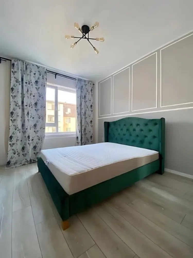 Apartament 2 camere Militari Residence - Apartament de 2 camere in Militari Residence. Electrocasnicile și mobilierul ofera un mediu proaspăt și modern. Bucătăria este complet echipată, iar designul interior este atent conceput pentru confortul maxim.

Localizat într-o zonă liniștită și sigură, cu acces ușor la facilități precum școli, magazine și transport public.

Apartamentul dispute de urm:

Combina frigorifica cu dozator de apa
Plita pe inductie
1 dulap in dormitor
1 dressing in living
Masina de spalat cu invertor
Cuptor electric
Hota telescopică
Aer Conditionat
Saltea pat dormitor fara arcuri

Cerinte:

Contract minim 1 an + 1 luna garantie 
2 luni garantie pentru animale de companie

Disponibilitate: Imediata

Pentru mai multe informații sau pentru a programa o vizionare, vă rog să mă contactați. Acesta este un cămin ideal pentru cei care caută confort și rafinament într-o locație privilegiată.