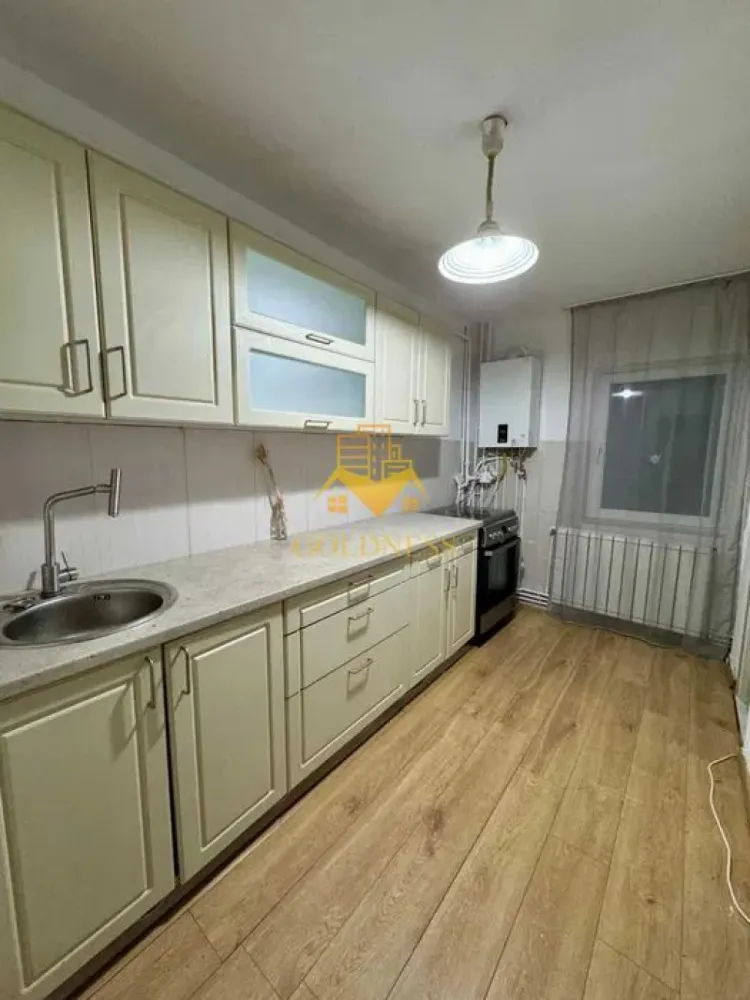 2 Camere decomandate, Zorilor, UMF. UTCN, Observatorului, Sigma, Lidl - GOLDNESS Imobiliare vă propune spre închiriere un apartament cu 2 camere complet mobilat și utilat, la etajul 2 într-un imobil de 4 etaje, în Cartierul Zorilor.
Posibilitate de parcare in zona la liber!
Se află în apropierea stațiilor de transport în comun, magazine, restaurante, spații verzi, farmacii, etc. 

Apartamentul este compartimentat astfel:
 - dormitor cu pat matrimonial, dressing si iesire pe balcon
 - dormitor cu pat matrimonial, dressing, TV, iesire pe balcon, fotoliu
 - bucatarie complet utilată și mobilată, loc de servit masa 
 - baie cu cada, calorifer port prosop și dulap pentru depozitare.
 - 2 balcoane de 4 mp fiecare.

Imobilul este dotat cu toate cele necesare- centrală proprie, frigider, aragaz, hotă, mașină de spălat haine, etc. 

Dacă sunteți interesați de acest apartament și doriți să îl vizionați, dar și pentru alte oferte nu ezitați să ne contactați telefonic sau prin e-mail. Vă stăm la dispoziție!
Pentru intermediere se percepe un comision de 50% din prețul chiriei!
