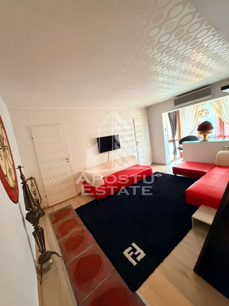 Apartament cu 3 camere de inchiriat, Take Ionescu , Timisoara - Agentia imobiliara APOSTU ESTATE va propune spre inchiriere un apartament cu 3 camere, spatios si luminos, situat in zona Take Ionescu , o zona linistita si bine pozitionata din Timisoara, potrivit pentru cupluri,familii, sau studenti care isi doresc o locuinta unde sa se simta confortabil si cu acces facil catre scoli, statii de autobuz, supermarketuri , magazine de zona, parcuri.

Suprafata utila: 80 mp
Compartimentare eficienta:
-Hol de acces generos
-Bucatarie complet mobilata si utilata, cu loc de luat masa
-Living luminos si spatios
-Dormitor mobilat si utilat
-Dormitor secundar cu canapea 
-Baie prevazuta cu dus 

Confort si facilitati:
-Incalzirea apartamentului: centrala proprie 
-Apartamentul este complet mobilat si utilat de către proprietar 

Localizare:
-Timis,Timisoara, zona Take Ionescu ,acces facil spre magazine, supermarketul Lidl, scoli, parcuri si mijloace de transport in comun.

Ideal pentru:
-Cupluri
-Studenti

Pret chirie lunara: 360 euro ( usor negociabil)
Programeaza o vizionare pentru a-ti putea imagina viitorul aici!
ID intern: CP3215567