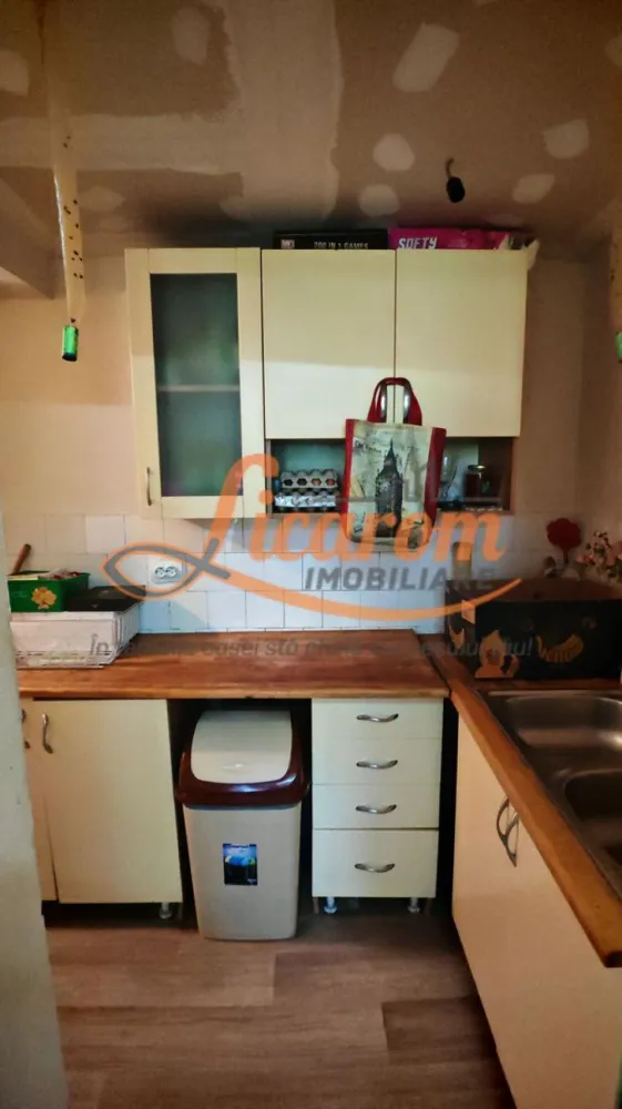CASA SASEASCA comuna VULCAN,zona foarte buna,teren 3000 mp