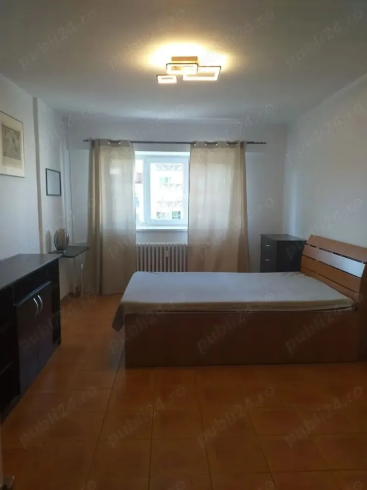Mihai Bravu. De inchiriat apartament cu 2 camere, 450 Euro luna. - Apartamentul este decomandat, in zona Mihai Bravu intersectie cu Vatra Luminoasa si Matei Voievod. Apartamentul se afla intr-un bloc reabilitat recent, este luminous si foarte spatios. Suprafata utila este de 63 mp., etajul 7 din 8, bloc construit dupa 1985, dupa noile normative antiseismice, foarte solid si sigur. Apartamentul este decomandat, cele 2 camere sunt amenajate pentru dormitoare. Bucataria este utilata cu frigider si aragaz, avertizor de gaze la bucatarie si repartitoare de caldura in toate camerele, apometre la baie si bucatarie si masina de spalat rufe. Totul este functional. Pentru confort si pastrarea curateniei pardoselile sunt cu gresie, peretii in baie cu faianta si in bucatarie partial cu faianta, corpuri de iluminat noi, moderne cu led. Cabluri internet si tv trase pe pozitie si se pot deschide la inchiriere. Balcon inchis, ferestre din PVC cu geam tip termopan.
Suntem deschisi si acceptam propunerile si recomandarile potentialilor chiriasi, de asemenea pretul chiriei este usor negociabil.
Apartamentul este disponibil imediat. Sunati proprietarul la tel sau pe WhatsApp la +972506216303