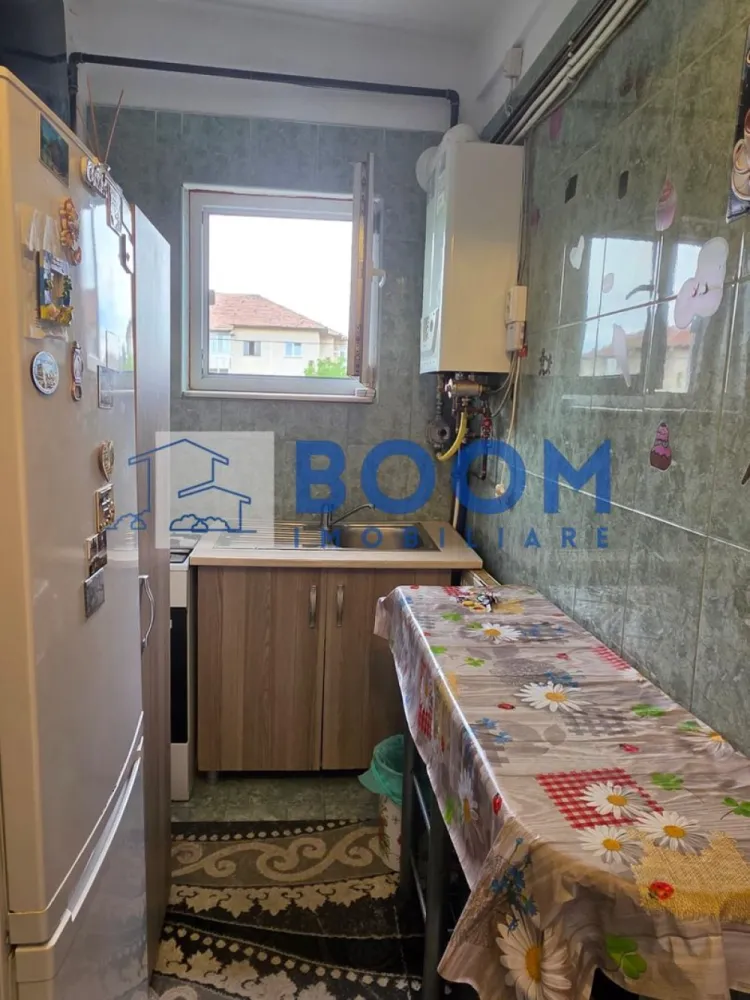 Apartament 2 camere decomandat | Nord, Râmnicu Vâlcea | etaj 4 - BOOM Imobiliare va propune spre vanzare Apartament cu 2 camere decomandat de vânzare în zona Nord din Râmnicu Vâlcea, cu 27,88 mp utili și poziționare la etajul 4, potrivit pentru locuire sau utilizare eficientă în oraș.

Detalii proprietate:
• Suprafață utilă: 27,88 mp
• Apartament cu 2 camere, compartimentare decomandată
• Etaj 4
• An construcție: 1972
• Apartament disponibil pentru vânzare

Zonă și acces:
Proprietatea este amplasată în zona Nord, în apropiere de Spitalul Județean, Liceul Sanitar, Liceul Energetic, grădiniță, teren de joacă și supermarketuri, cu acces facil la punctele de interes urban din Râmnicu Vâlcea.

Pentru detalii suplimentare și programarea unei vizionări, contactați echipa MAAC Imobiliare și menționați Cod anunț CP3195674