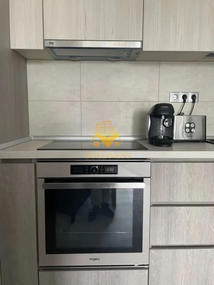 2 camere, bloc nou, garaj, Gheorgheni,Soporului zona Iulius Mall,FSEGA - GOLDNESS Imobiliare vă propune spre închiriere un apartament cu 2 camere complet mobilat și utilat, la etajul 6 într-un imobil de 7 etaje, în Cartierul Gheorgheni.
Dispune de loc de parcare subterana!
Se află în apropierea stațiilor de transport în comun, magazine, restaurante, spații verzi, farmacii, etc. 

Apartamentul este compartimentat astfel:
 - dormitor cu pat matrimonial, dressing, noptiere
 - living cu bucatarie open space complet utilată și mobilată, canapea extensibilă, loc de servit masa 
 - baie cu cada, calorifer port prosop și dulap pentru depozitare.
 - terasa de 10 mp.

Imobilul este dotat cu toate cele necesare- centrală proprie, frigider, aragaz, hotă, mașină de spălat haine, etc. 

Dacă sunteți interesați de acest apartament și doriți să îl vizionați, dar și pentru alte oferte nu ezitați să ne contactați telefonic sau prin e-mail. Vă stăm la dispoziție!
Pentru intermediere se percepe un comision de 50% din prețul chiriei!