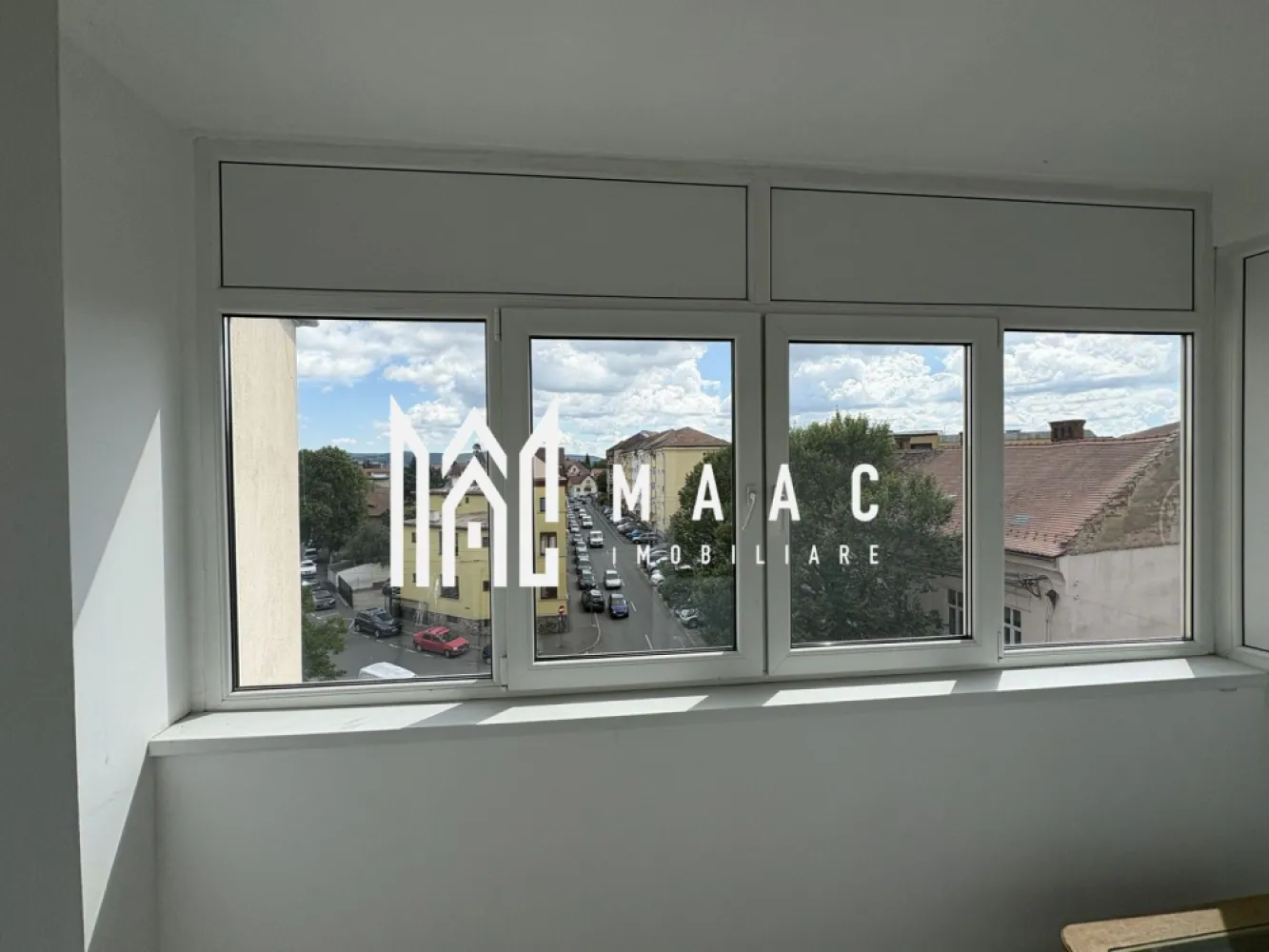 Apartament 2 camere de închiriat | Central, Sibiu | 60 mp - Apartament de închiriat cu 2 camere în zona Central din Sibiu, cu 60 mp utili și amplasare la etajul 4 din 4, potrivit pentru locuire cu acces rapid la puncte importante din oraș.

Detalii proprietate:
• Apartament cu 2 camere
• Suprafață utilă: 60 mp
• Etaj 4 din 4
• An construcție: 1980
• Confort 1

Poziționarea în zona Centrală din Sibiu oferă acces rapid către Poliție, facultate și magazine, ceea ce susține un ritm de zi cu zi practic și conectat la facilitățile urbane.

Pentru detalii suplimentare și programarea unei vizionări, contactați echipa MAAC Imobiliare și menționați Cod anunț CP3215901.

Conținut optimizat cu AI, aprobat de agent uman.