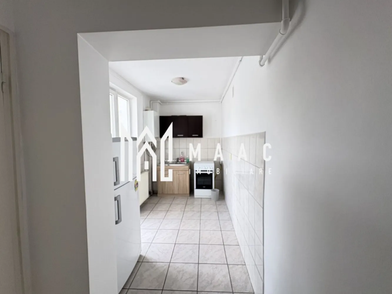 Apartament 2 camere de închiriat | Central, Sibiu | 60 mp - Apartament de închiriat cu 2 camere în zona Central din Sibiu, cu 60 mp utili și amplasare la etajul 4 din 4, potrivit pentru locuire cu acces rapid la puncte importante din oraș.

Detalii proprietate:
• Apartament cu 2 camere
• Suprafață utilă: 60 mp
• Etaj 4 din 4
• An construcție: 1980
• Confort 1

Poziționarea în zona Centrală din Sibiu oferă acces rapid către Poliție, facultate și magazine, ceea ce susține un ritm de zi cu zi practic și conectat la facilitățile urbane.

Pentru detalii suplimentare și programarea unei vizionări, contactați echipa MAAC Imobiliare și menționați Cod anunț CP3215901.

Conținut optimizat cu AI, aprobat de agent uman.