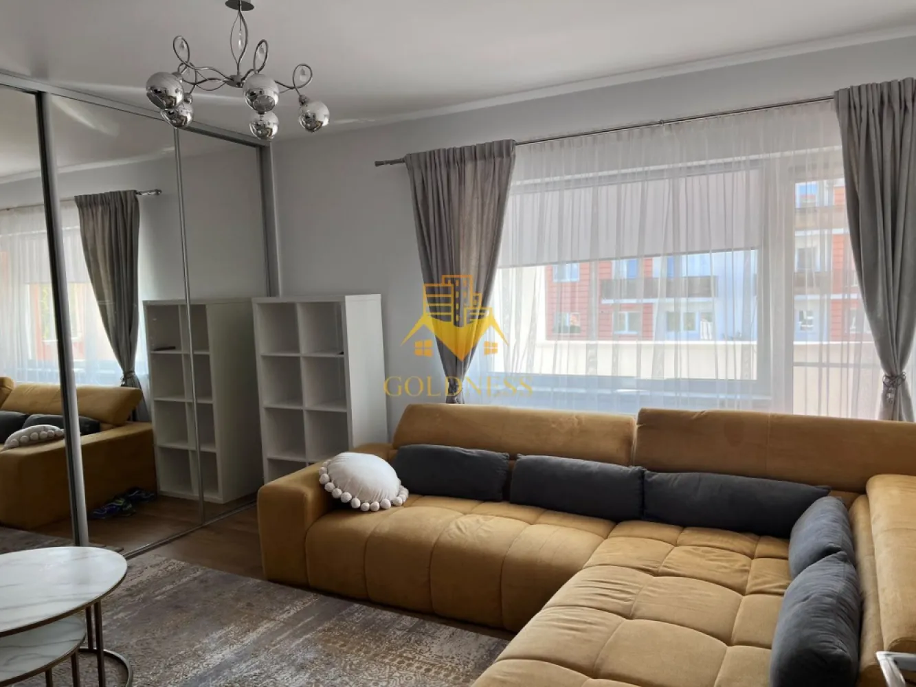 2 camere, modern, terasă, parcare,Omnia Rezidence,Apahida,Octavian P. - Va prezentam spre vânzare un apartament cu 2 camere, localizat in Apahida, Omnia Rezidence, strada Octavian Paler.

Imobilul este amplasat intr-o zona moderna si foarte bine cotată, în acelasi timp, locația ofera un cadru linițtit și confortabil pentru locuire.

Locatia este ideala atat pentru locuit, cat si pentru investitie, datorita cererii ridicate pentru inchiriere in aceasta zona.

Apartamentul detine o suprafata utila de 58 mp + terasa generoasa si este situat la etajul 1 din 2, intr-un imobil modern.
Aparamentul este compartimentat astfel

- Living spațios și luminos
- Bucătărie complet mobilată și utilată
- Dormitor matrimonial
- Baie cu cadă și geam pentru aerisire naturală
- Hol cu spații generoase de depozitare
- Dressing generos

Dotări:

- Mobilier realizat la comandă
- Electrocasnice incluse
- Șemineu electric decorativ
- TV montat pe perete
- Dressing cu uși glisante și oglinzi
- Ferestre mari ce oferă multă lumină naturală
- Finisaje moderne și materiale de calitate

Finisajele sunt moderne, iar apartamentul se vinde complet mobilat si utilat, conform fotografiilor.

Confortul termic este asigurat de centrala termica proprie, cu distributie a caldurii prin calorifere.

Apartamentul este liber de sarcini, iar ca modalitate de plata se accepta atat plata integrala, cat si achizitia prin credit ipotecar.

Pentru mai multe detalii si programarea unei vizionari, nu ezitati sa ne contactati.
Pentru intermediere se percepe un comision de 2% din prețul final al vânzării.