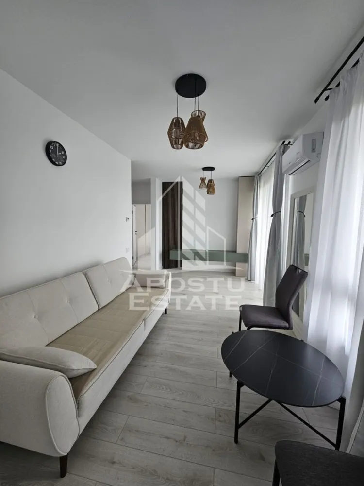 Apartament cu 2 camere, de inchiriat zona Torontalului - Agentia imobiliara APOSTU ESTATE va propune spre inchiriere un apartament cu 2 camere, situat in judetul Timis, Timisoara,zona Torontalului o zona linistita si bine pozitionata pentru cupluri sau familii care isi doresc o locuinta unde sa se simta confortabil si cu acces facil catre scoli, supermarketuri .

Suprafata utila: 52 mp

Compartimentare eficienta:

-Hol de acces.
-Living room spatios si luminos, cu acces catre balcon.
-Bucatarie mobiliata si utilata cu o camaruta pentru depozitare
-Dormitor matrimonial.
-Baie cu dus

Confort si facilitati:

-Incalzirea apartamentului: Incalzirea este realizata prin centrala proprie.

-Nu se accepta animale de companie de catre proprietar.

Localizare:

-Timis, Timisoara, zona Torontalului

Ideal pentru:
-Cupluri.
-Persoane singure.
-Familii

Loc parcare subteran inclus in pret

Pret chirie lunara: 550euro

Programeaza o vizionare pentru a-ti putea imagina viitorul aici!

ID Intern:CP3158313 !