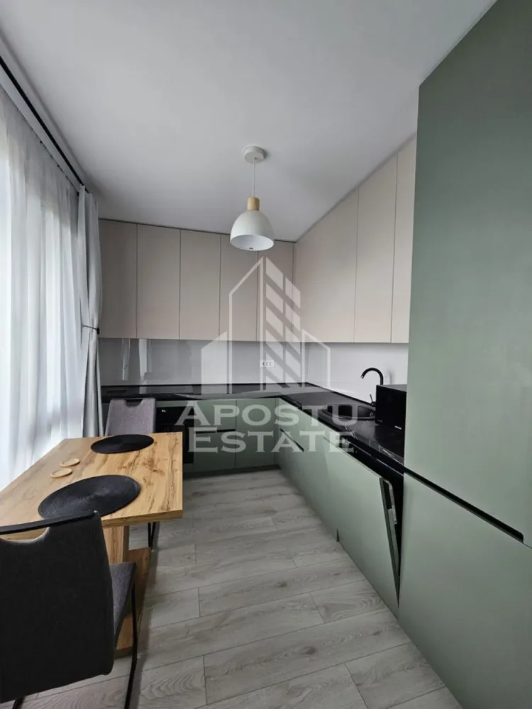 Apartament cu 2 camere, de inchiriat zona Torontalului - Agentia imobiliara APOSTU ESTATE va propune spre inchiriere un apartament cu 2 camere, situat in judetul Timis, Timisoara,zona Torontalului o zona linistita si bine pozitionata pentru cupluri sau familii care isi doresc o locuinta unde sa se simta confortabil si cu acces facil catre scoli, supermarketuri .

Suprafata utila: 52 mp

Compartimentare eficienta:

-Hol de acces.
-Living room spatios si luminos, cu acces catre balcon.
-Bucatarie mobiliata si utilata cu o camaruta pentru depozitare
-Dormitor matrimonial.
-Baie cu dus

Confort si facilitati:

-Incalzirea apartamentului: Incalzirea este realizata prin centrala proprie.

-Nu se accepta animale de companie de catre proprietar.

Localizare:

-Timis, Timisoara, zona Torontalului

Ideal pentru:
-Cupluri.
-Persoane singure.
-Familii

Loc parcare subteran inclus in pret

Pret chirie lunara: 550euro

Programeaza o vizionare pentru a-ti putea imagina viitorul aici!

ID Intern:CP3158313 !