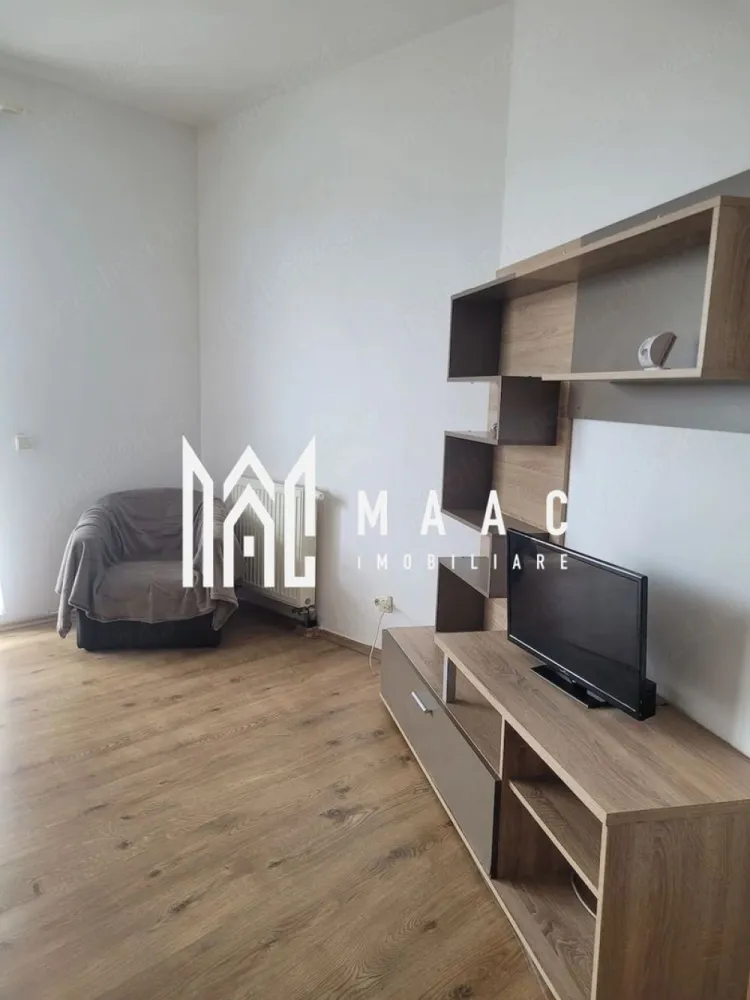 Apartament 2 camere decomandat | Hipodrom 3, Sibiu | balcon 12 mp - Apartament cu 2 camere decomandat în Hipodrom 3, Sibiu, cu 60 mp utili și balcon de 12 mp, pentru cei care caută apartamente de închiriat Sibiu într-un imobil construit în 2008.

Detalii proprietate:
• Suprafață utilă: 60 mp
• Compartimentare: 2 camere decomandate, bucătărie, baie și holuri
• Balcon mare de 12 mp
• Etaj 9 din 11
• Imobil construit în 2008
• Stare bună, complet mobilat
• Centrală proprie, cablu și internet
• Loc de parcare dedicat

Proprietatea este amplasată în zona Hipodrom 3 din Sibiu. Compartimentarea decomandată, balconul generos și parcarea dedicată susțin o utilizare practică a spațiului pentru locuire de zi cu zi.

Cod anunț CP3213429. Contactați echipa MAAC Imobiliare pentru detalii suplimentare și pentru programarea unei vizionări.

Conținut optimizat cu AI, aprobat de agent uman.