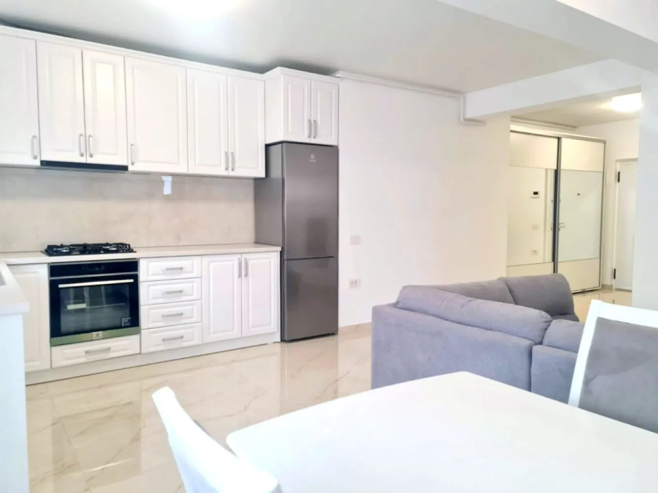 Apartament 2 camere de închiriat în ansamblul Roka Concept, Micro 17