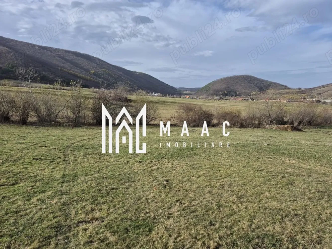 Teren extravilan | Investitie | Orlat - Maac imobiliare vă propune spre vânzare un teren de 1.500 mp, situat în comuna Orlat, un loc cunoscut pentru peisajele sale spectaculoase și liniștea specifică zonei de munte. Proprietatea se remarcă prin vederi superbe spre împrejurimi, fiind alegerea ideală pentru cei care caută un spațiu generos, cu potențial ridicat de dezvoltare sau pentru o investiție pe termen lung. Caracteristici ale terenului: Pentru acest teren a fost deja înaintată către Primăria Orlat o cerere oficială pentru realizarea drumului de acces, iar documentația a fost aprobata. În urma aprobării, administrația locală urmează să demareze amenajarea și deschiderea traseului de acces, ceea ce va facilita deplasarea către parcelă și va crește valoarea investiției. Avantaje: Zonă liniștită, departe de agitația urbană Pentru mai multe detalii si programarea unei vizionări, va invitam sa contactati Maac imobiliare, specificand: CP2818139